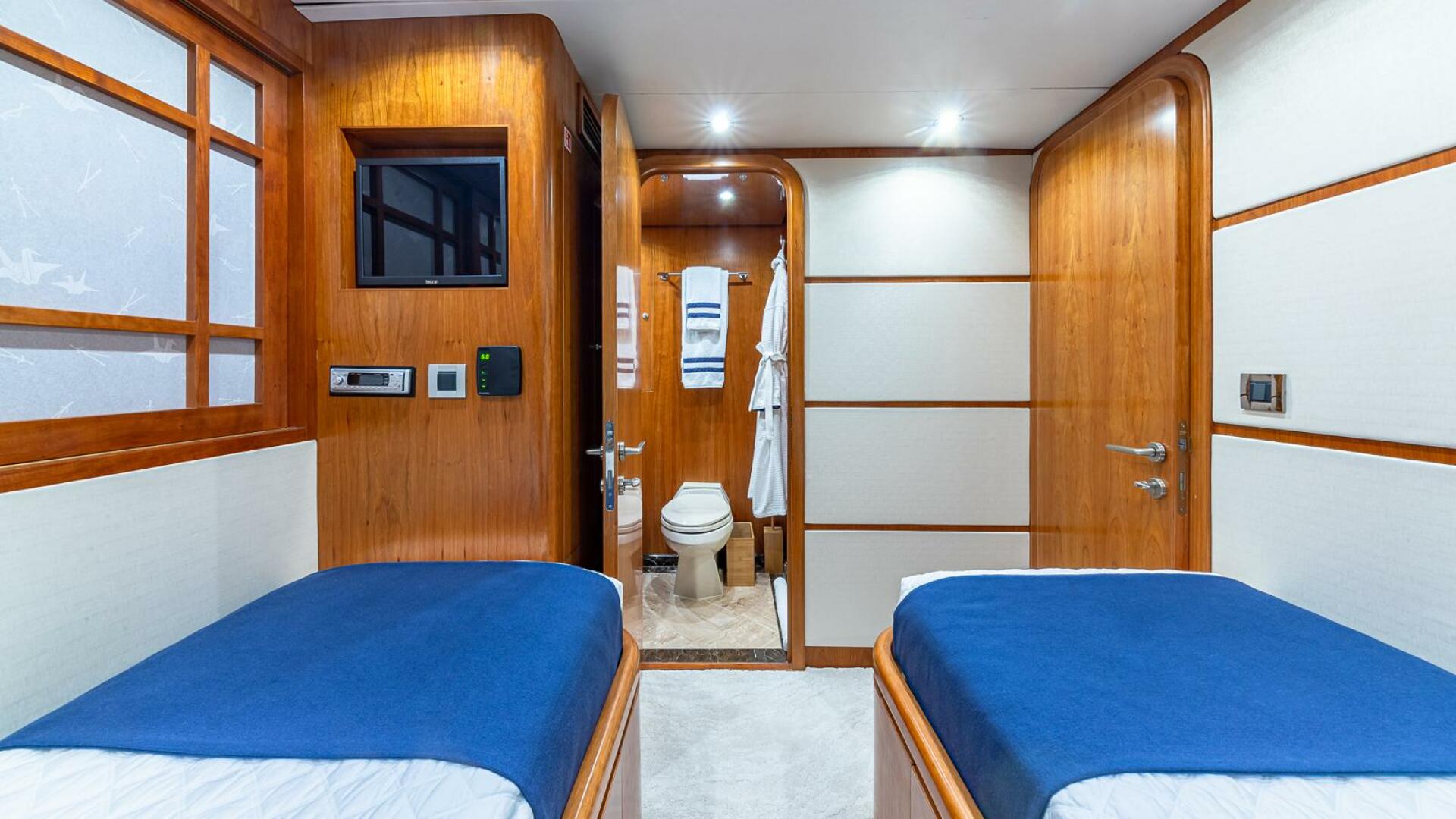 Slide: The Image of Stbd Guest Cabin Looking Aft - 4481744