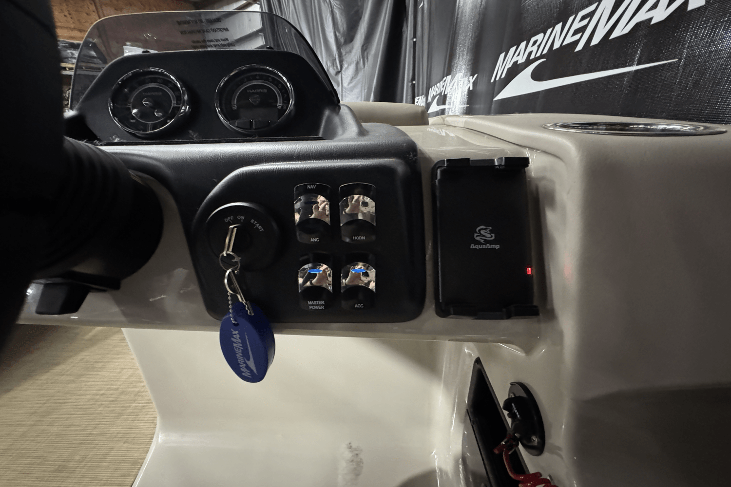 Slide: The Image of Harris 210 Cruiser 2025 - 19