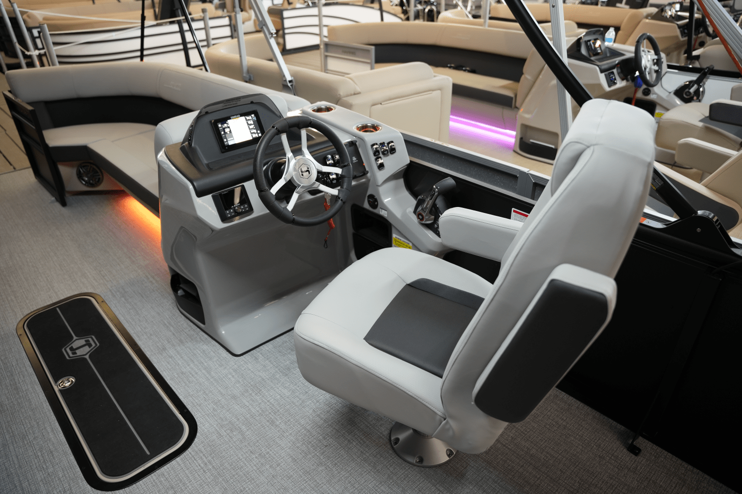 Slide: The Image of Harris 230 Cruiser 2025 - 10