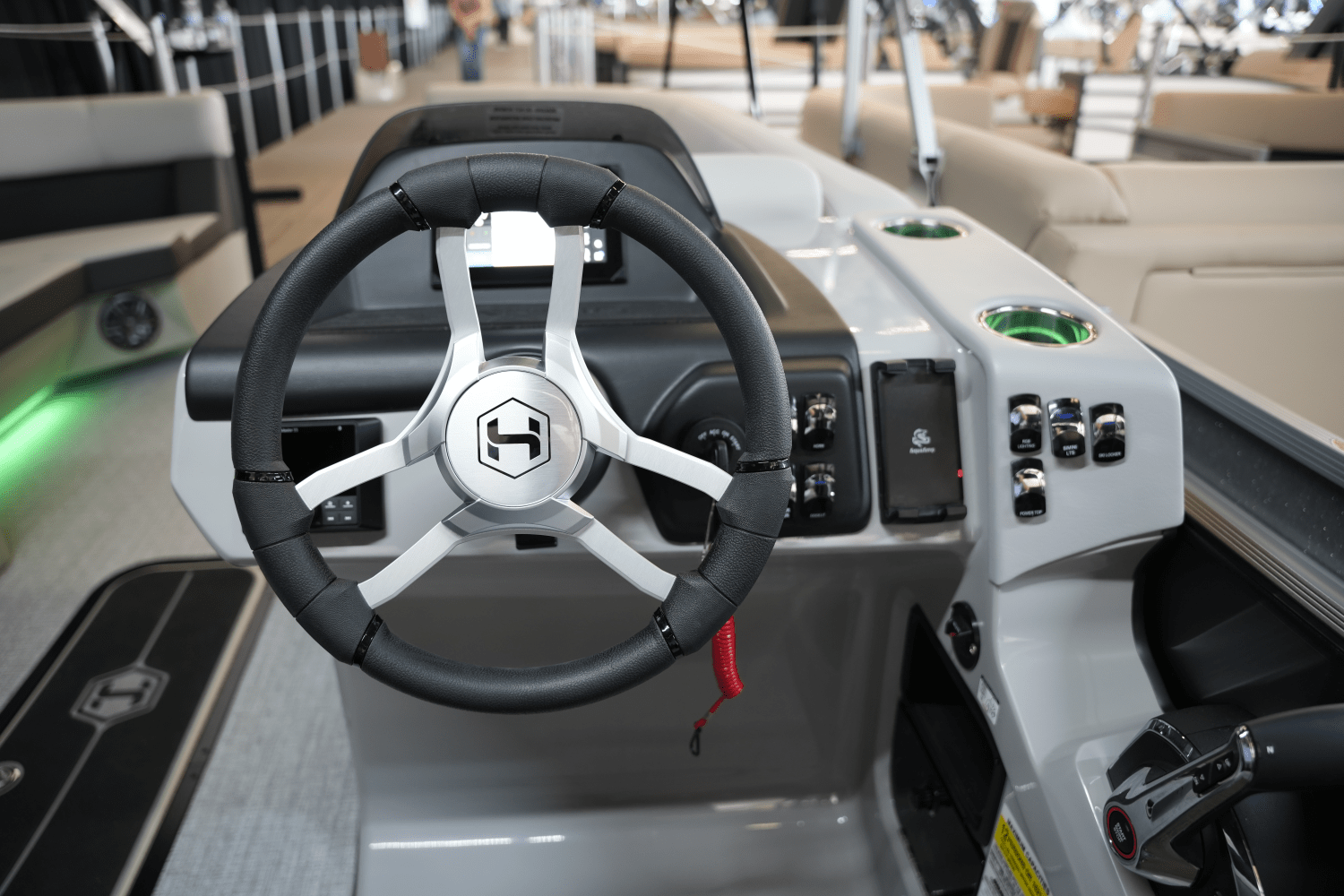 Slide: The Image of Harris 230 Cruiser 2025 - 11