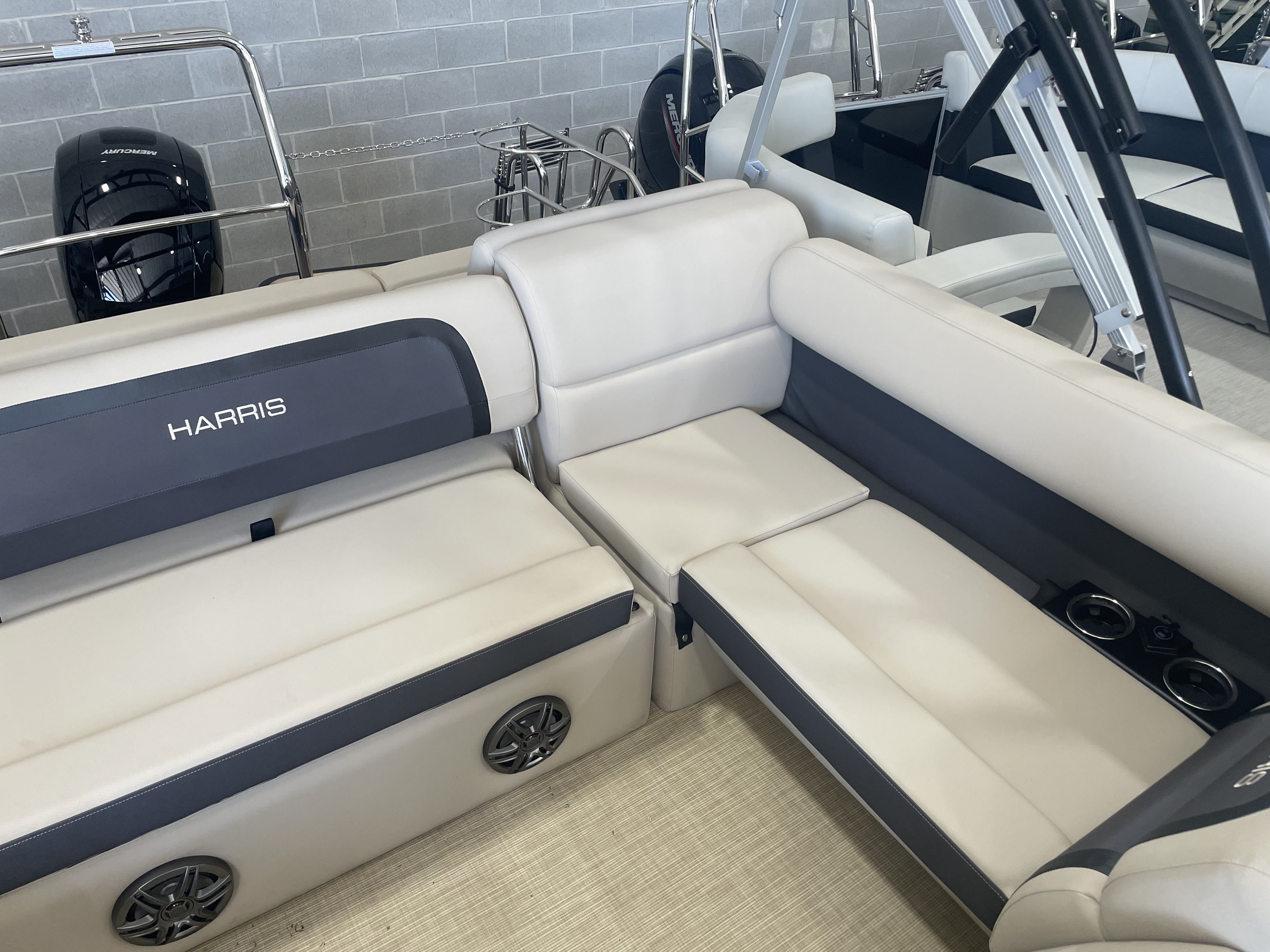 Slide: The Image of Harris 230 Cruiser 2025 - 12