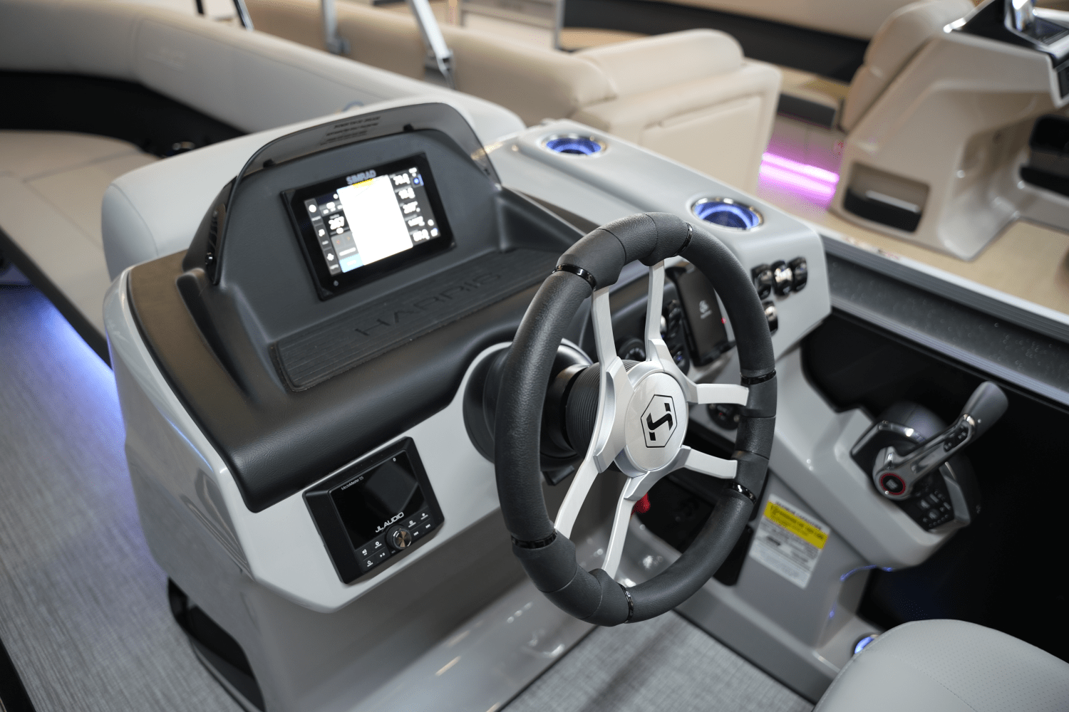 Slide: The Image of Harris 230 Cruiser 2025 - 12