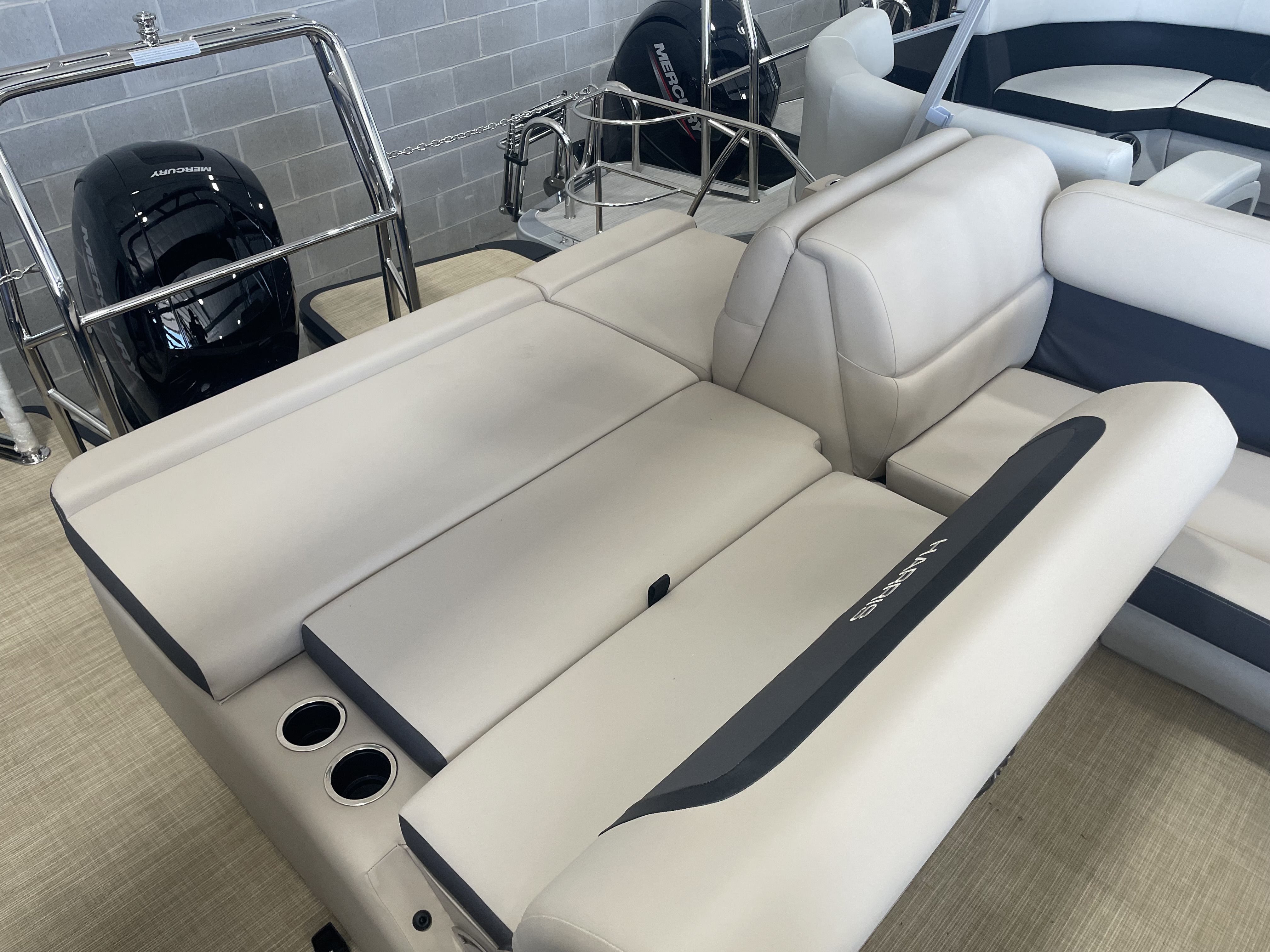 Slide: The Image of Harris 230 Cruiser 2025 - 13