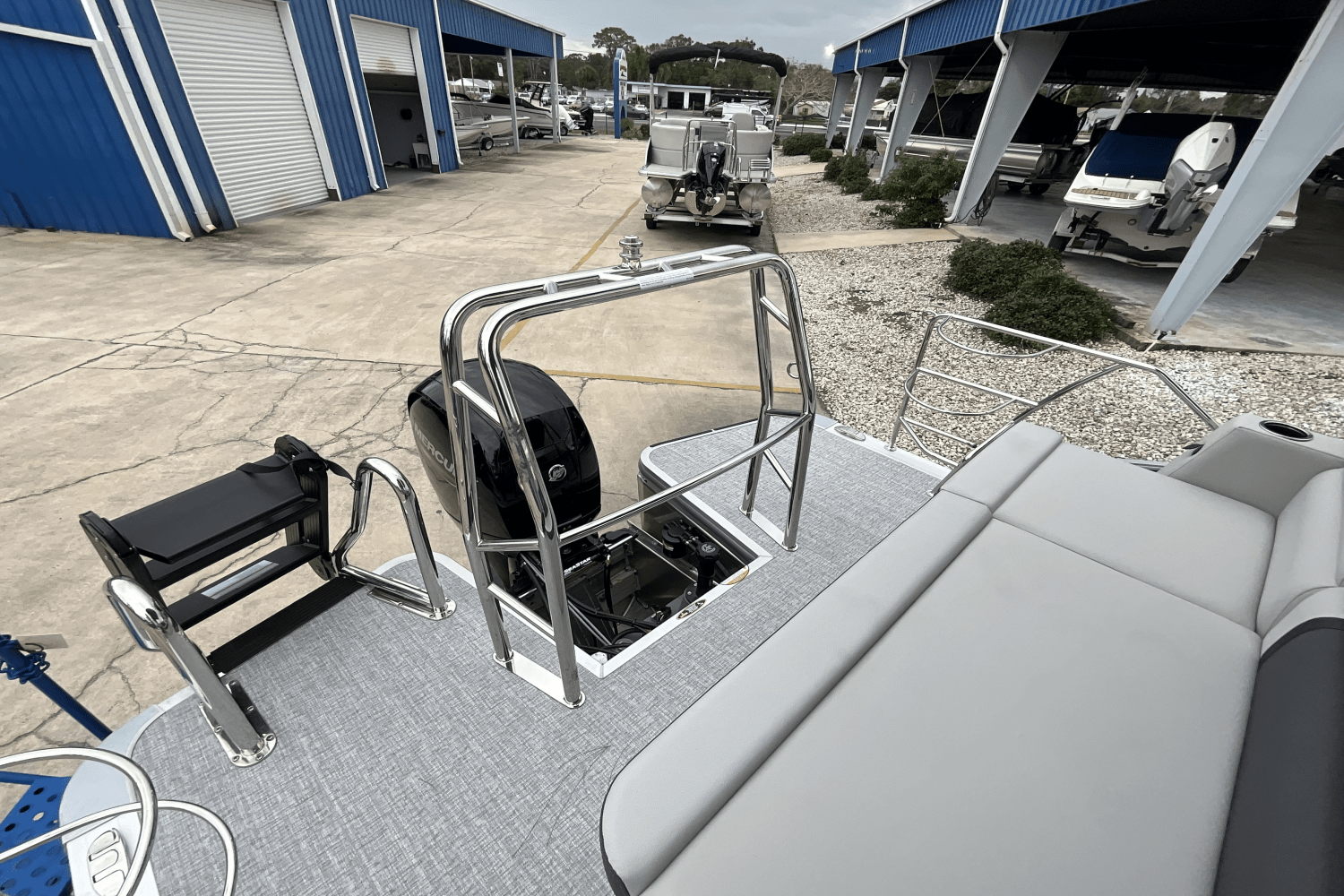 Slide: The Image of Harris 230 Cruiser 2025 - 13