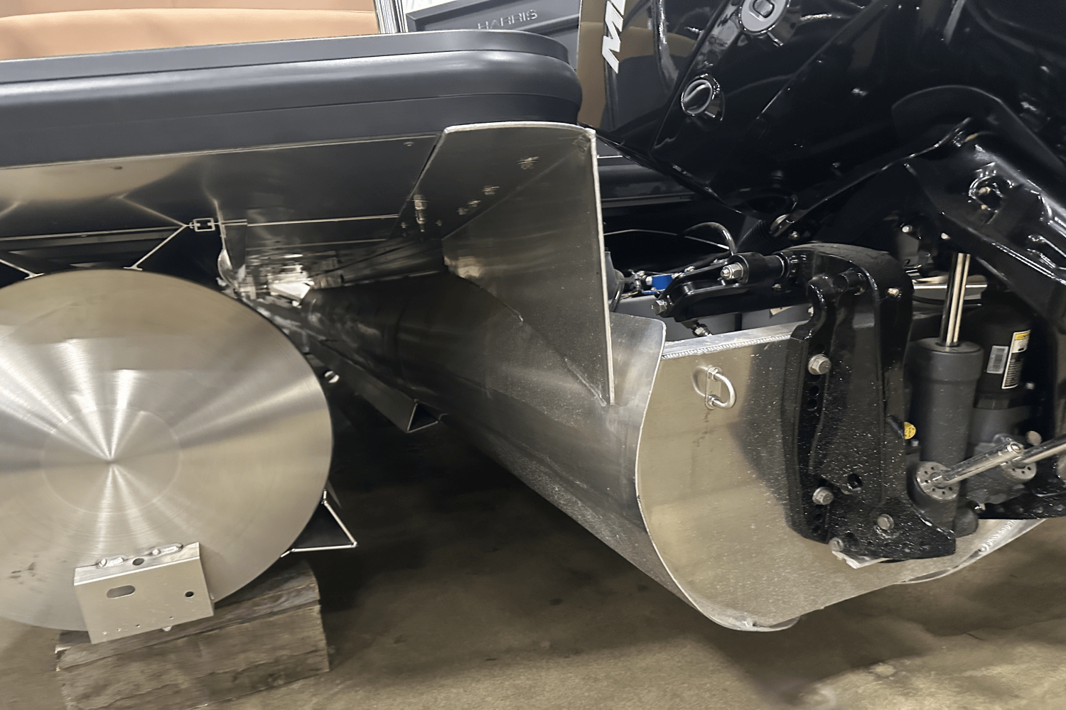 Slide: The Image of Harris 230 Cruiser 2025 - 14