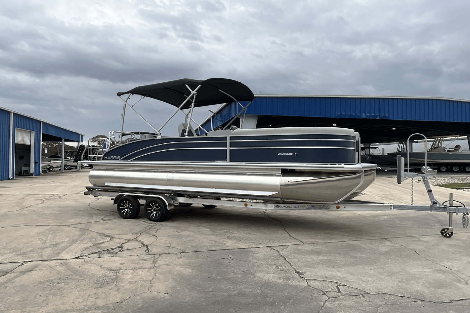 Slide: The Image of Harris 230 Cruiser 2025 - 2