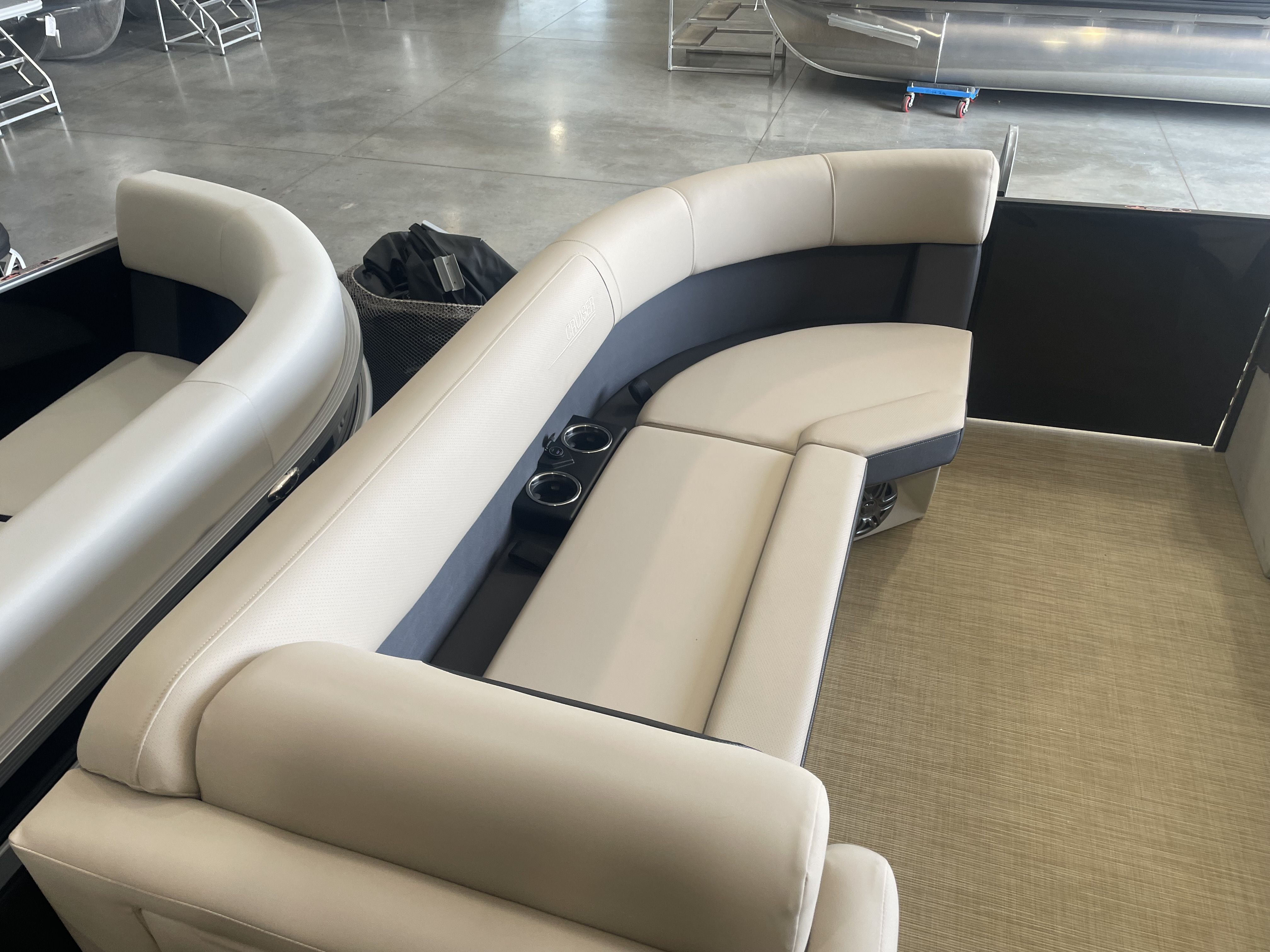 Slide: The Image of Harris 230 Cruiser 2025 - 4