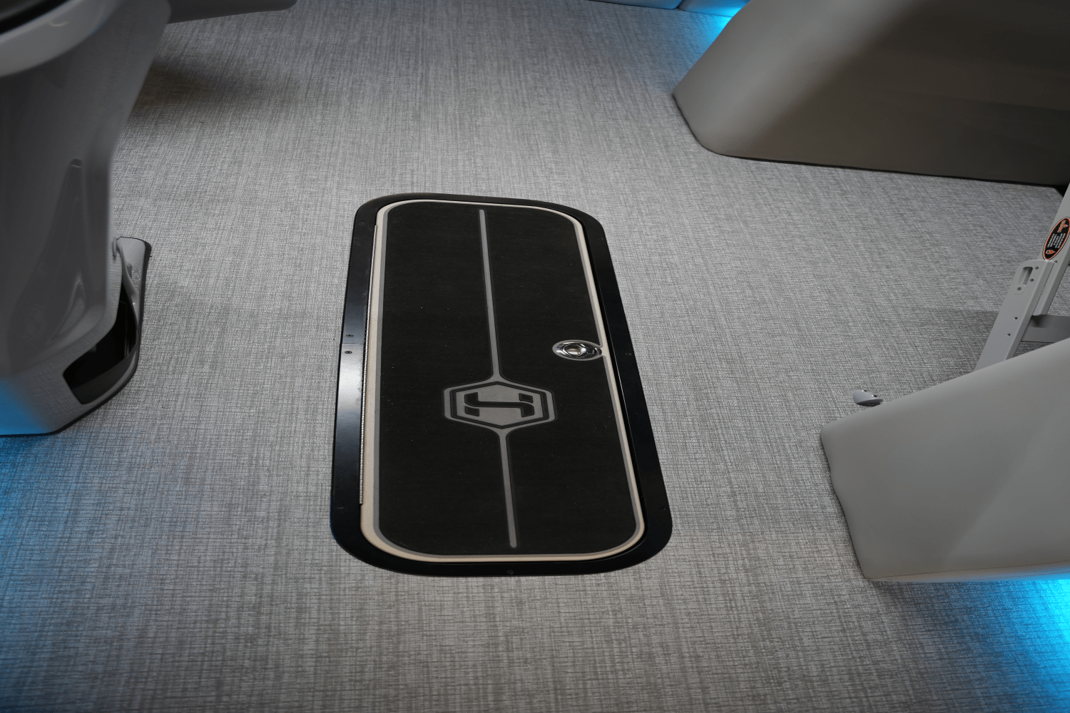 Slide: The Image of Harris 230 Cruiser 2025 - 6