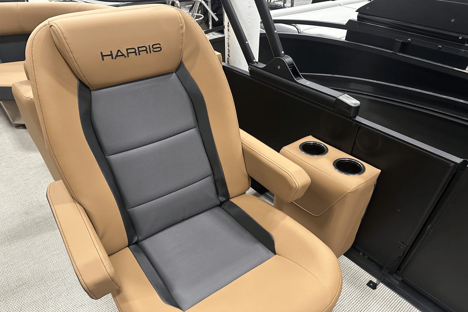 Slide: The Image of Harris 230 Cruiser 2025 - 6