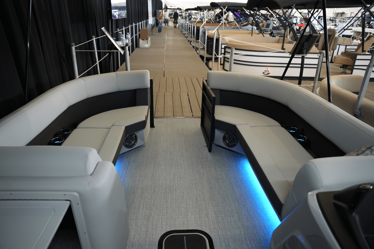 Slide: The Image of Harris 230 Cruiser 2025 - 7