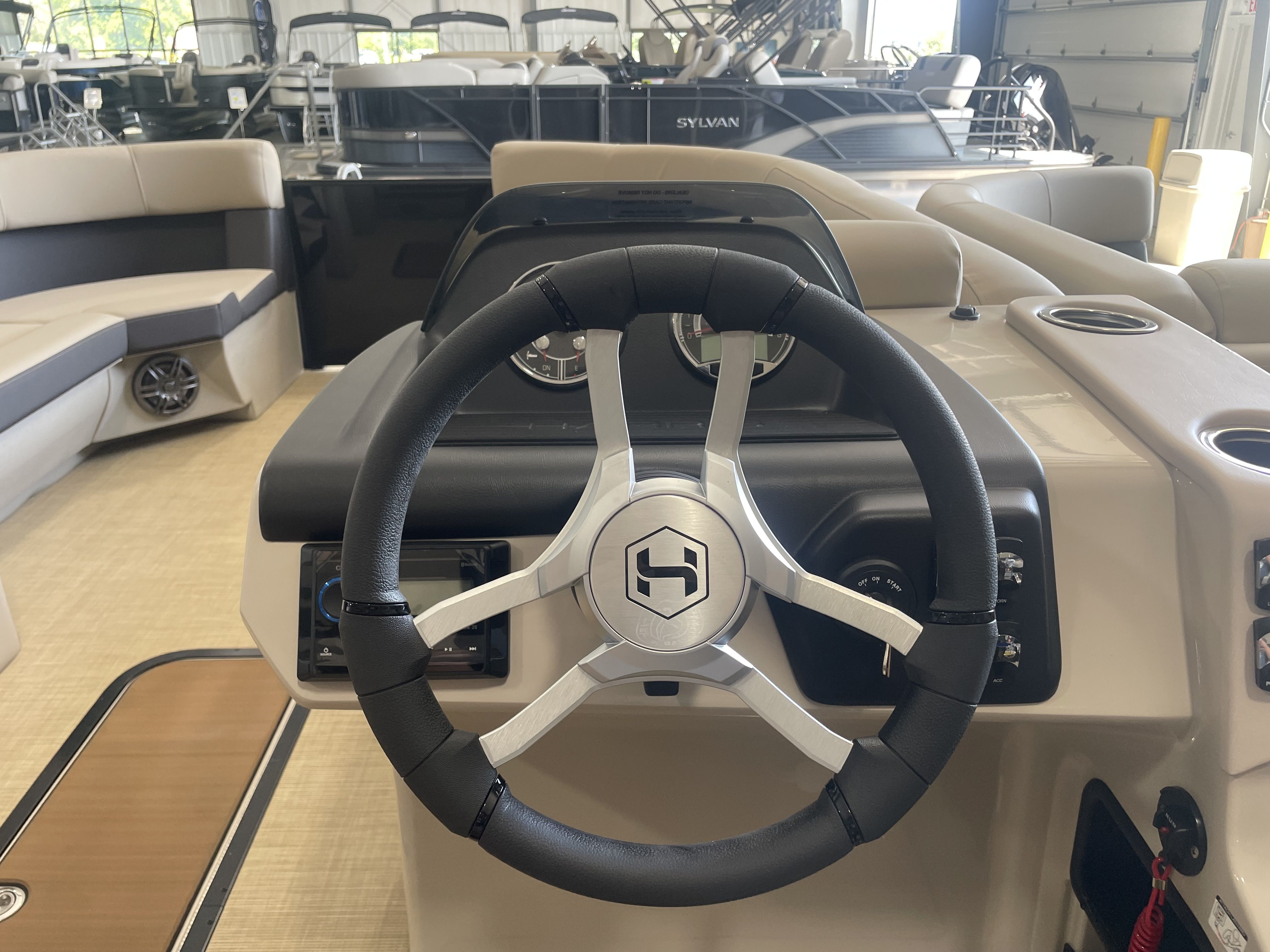 Slide: The Image of Harris 230 Cruiser 2025 - 8