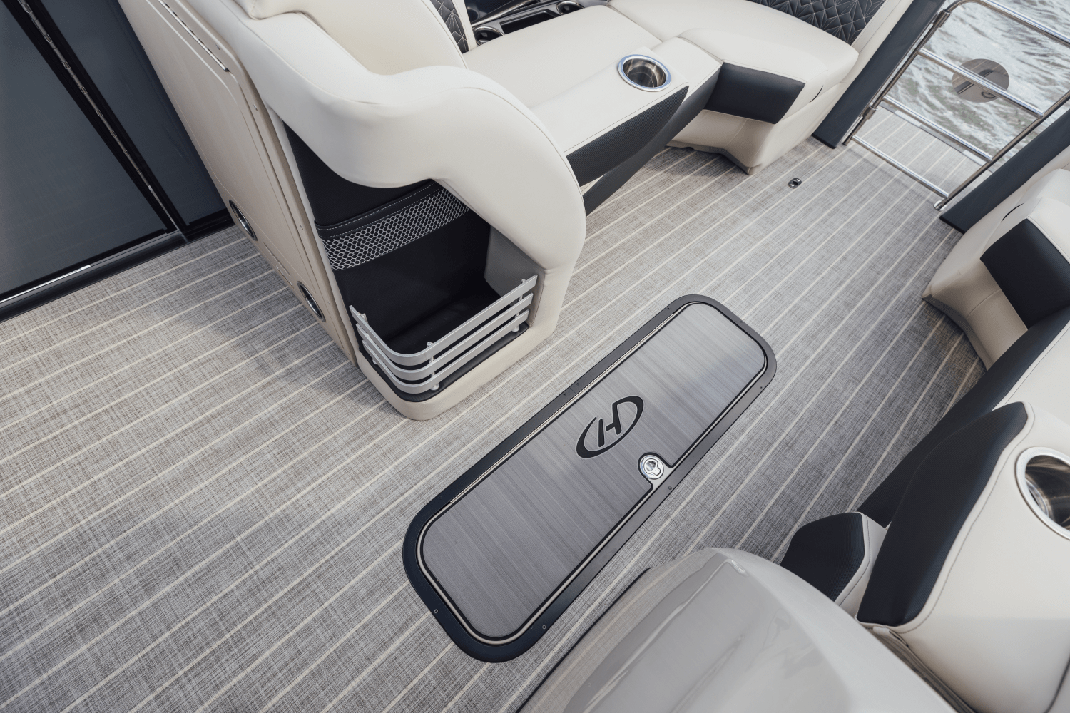 Slide: The Image of Harris 230 Grand Mariner 2025 - 19