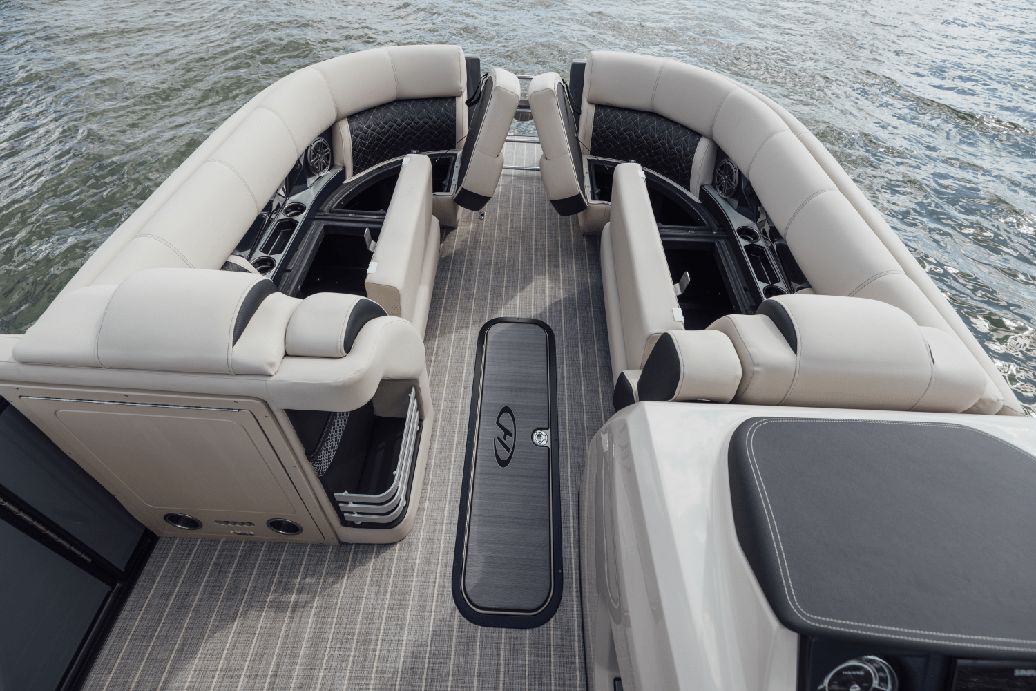 Slide: The Image of Harris 230 Grand Mariner 2025 - 20