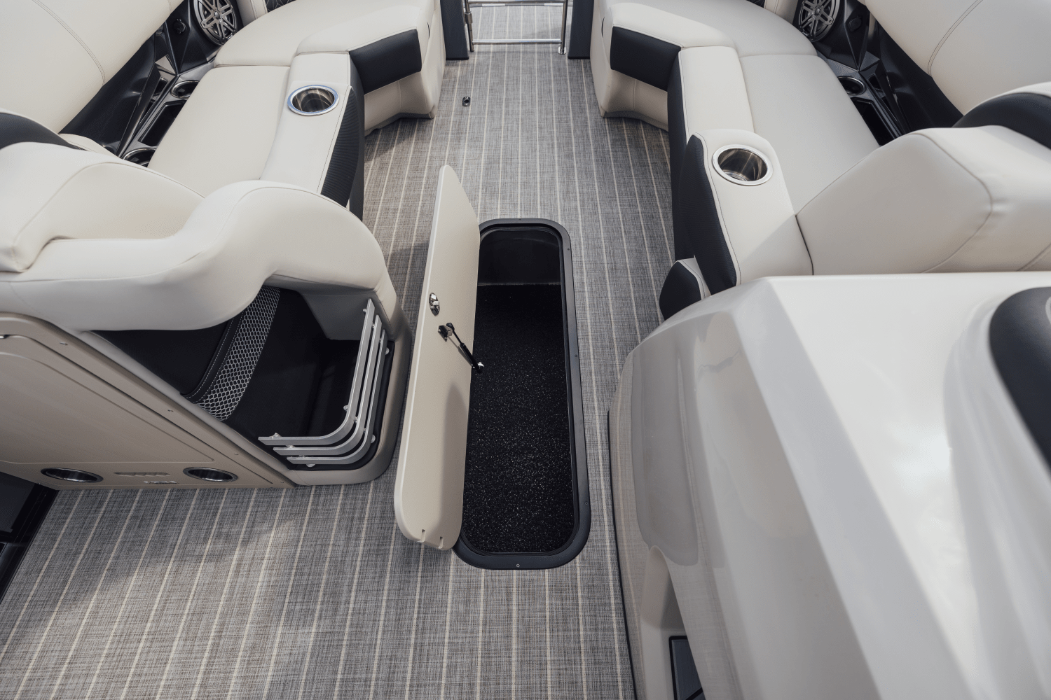 Slide: The Image of Harris 230 Grand Mariner 2025 - 23