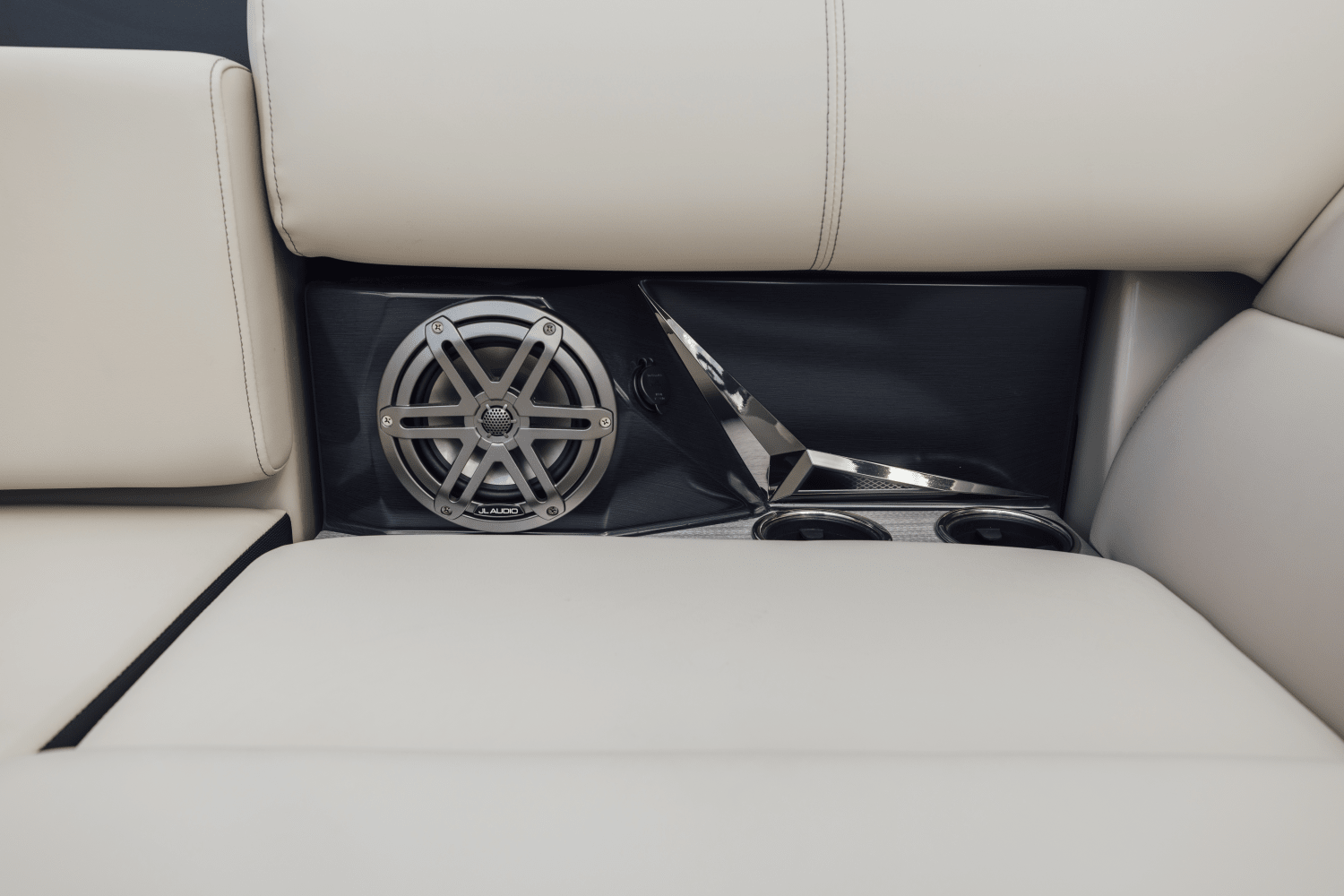 Slide: The Image of Harris 230 Grand Mariner 2025 - 29