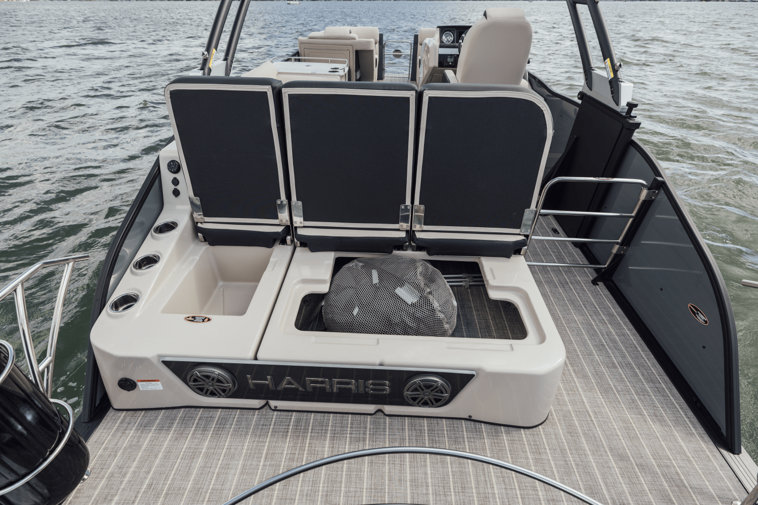 Slide: The Image of Harris 230 Grand Mariner 2025 - 32