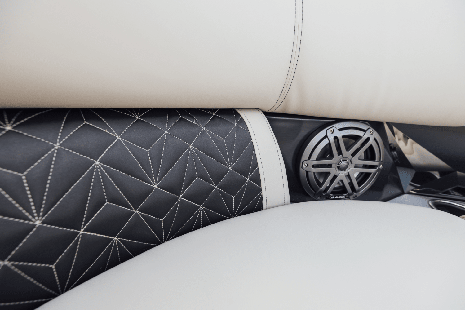 Slide: The Image of Harris 230 Grand Mariner 2025 - 63