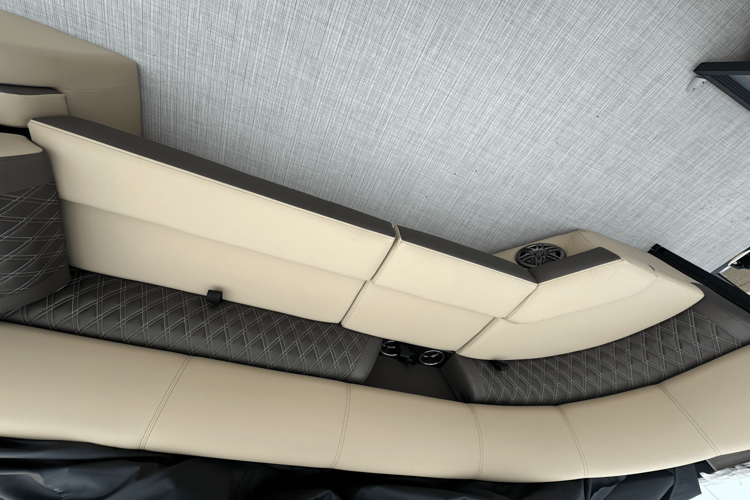 Slide: The Image of Harris 230 Sunliner 2025 - 13