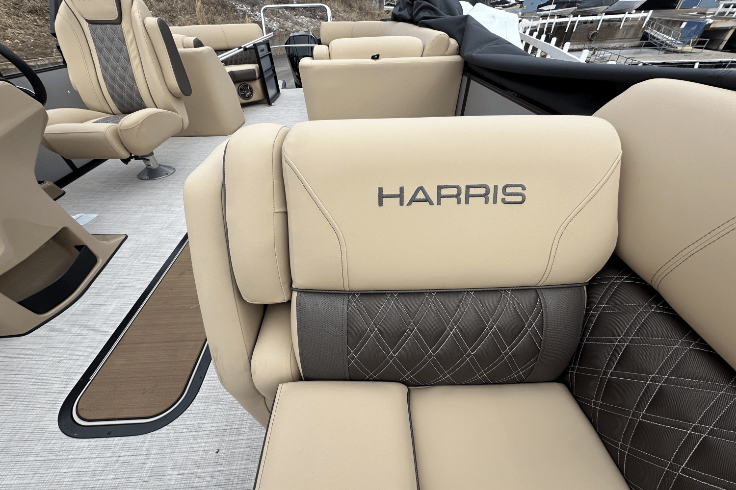 Slide: The Image of Harris 230 Sunliner 2025 - 16