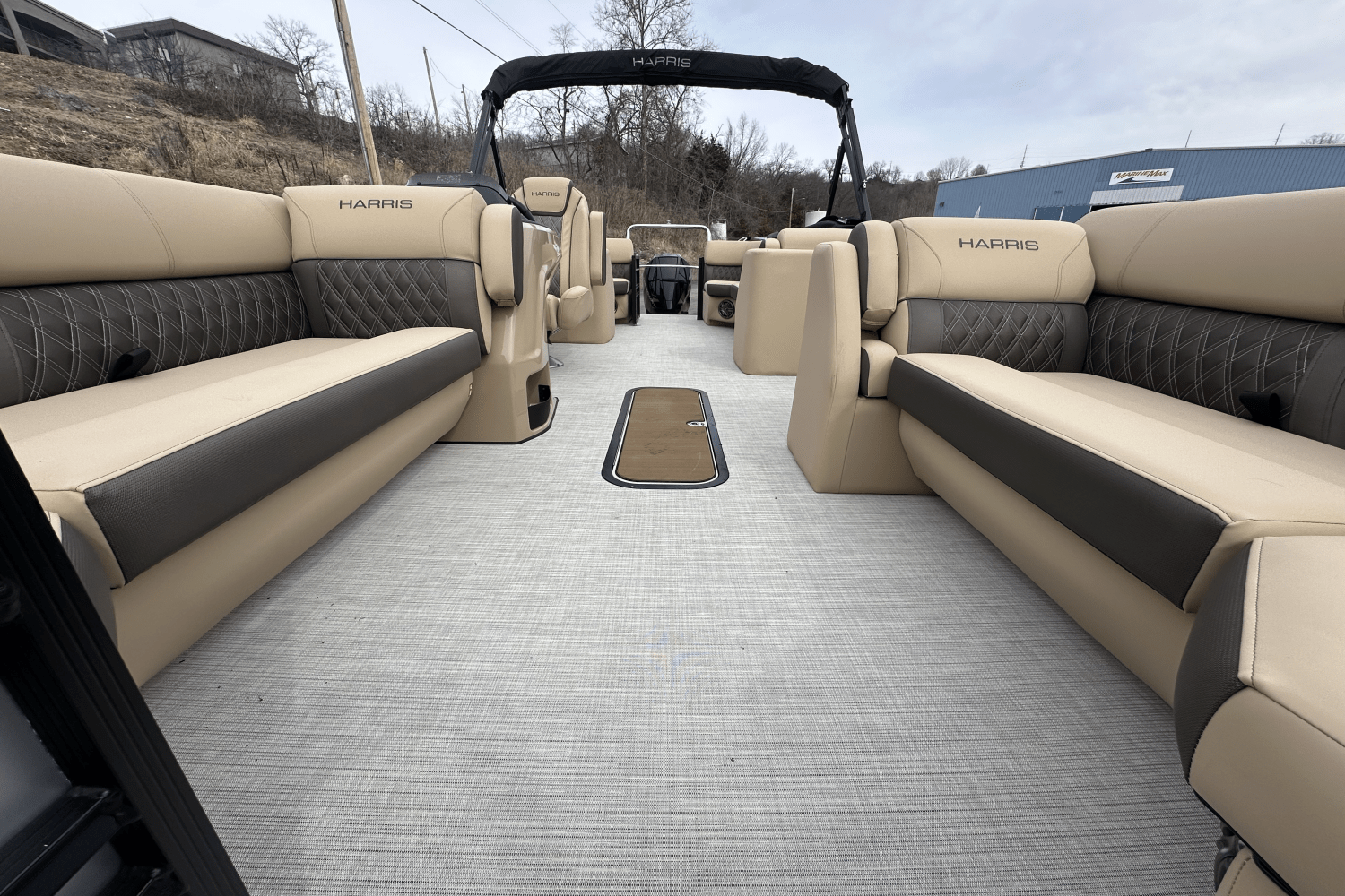 Slide: The Image of Harris 230 Sunliner 2025 - 6