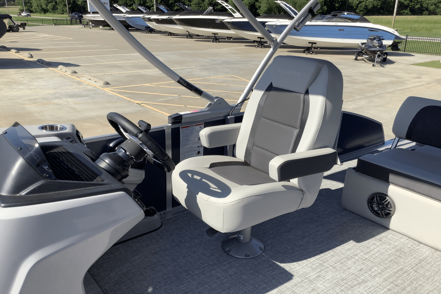 Slide: The Image of Harris 250 Cruiser 2025 - 13