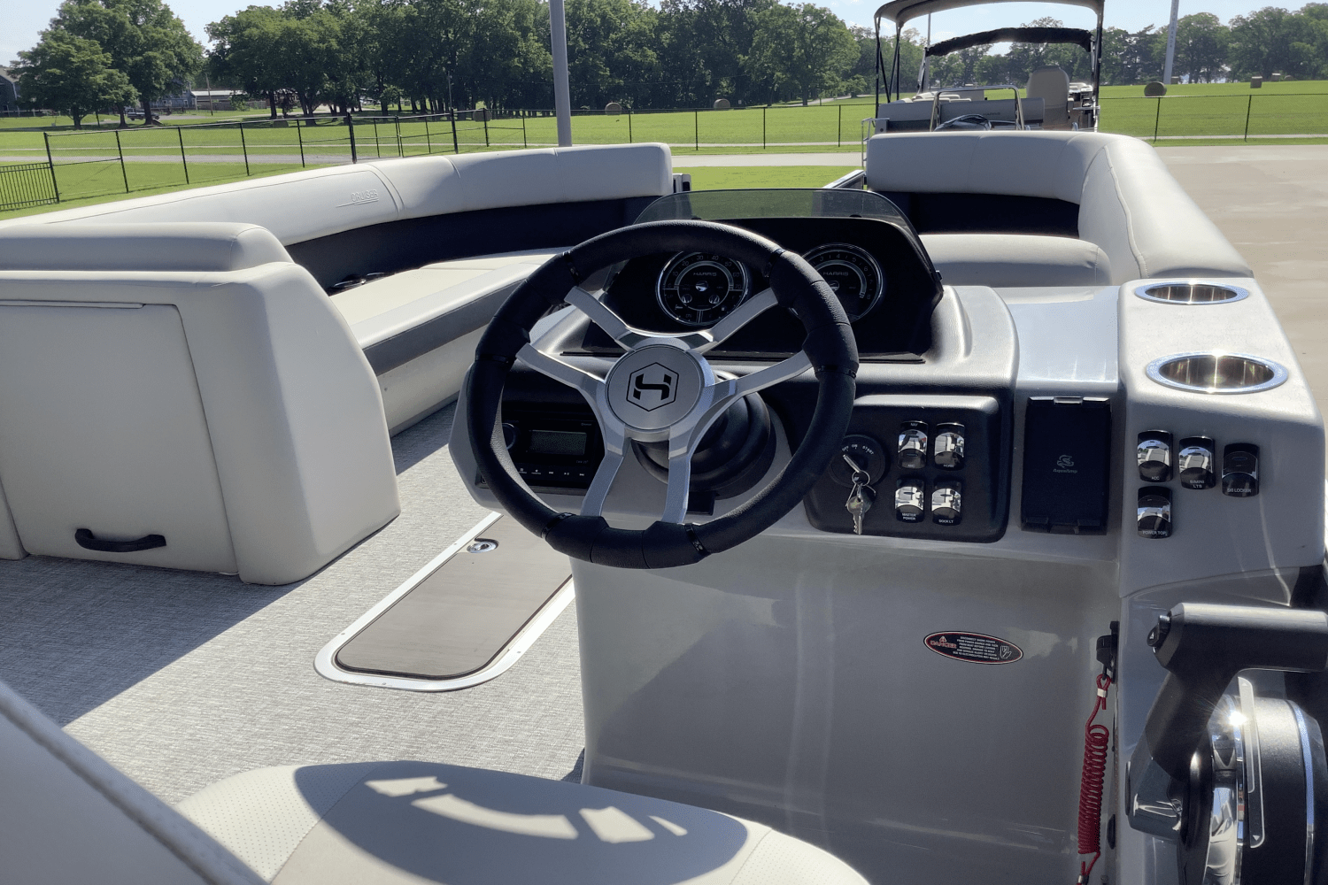 Slide: The Image of Harris 250 Cruiser 2025 - 15