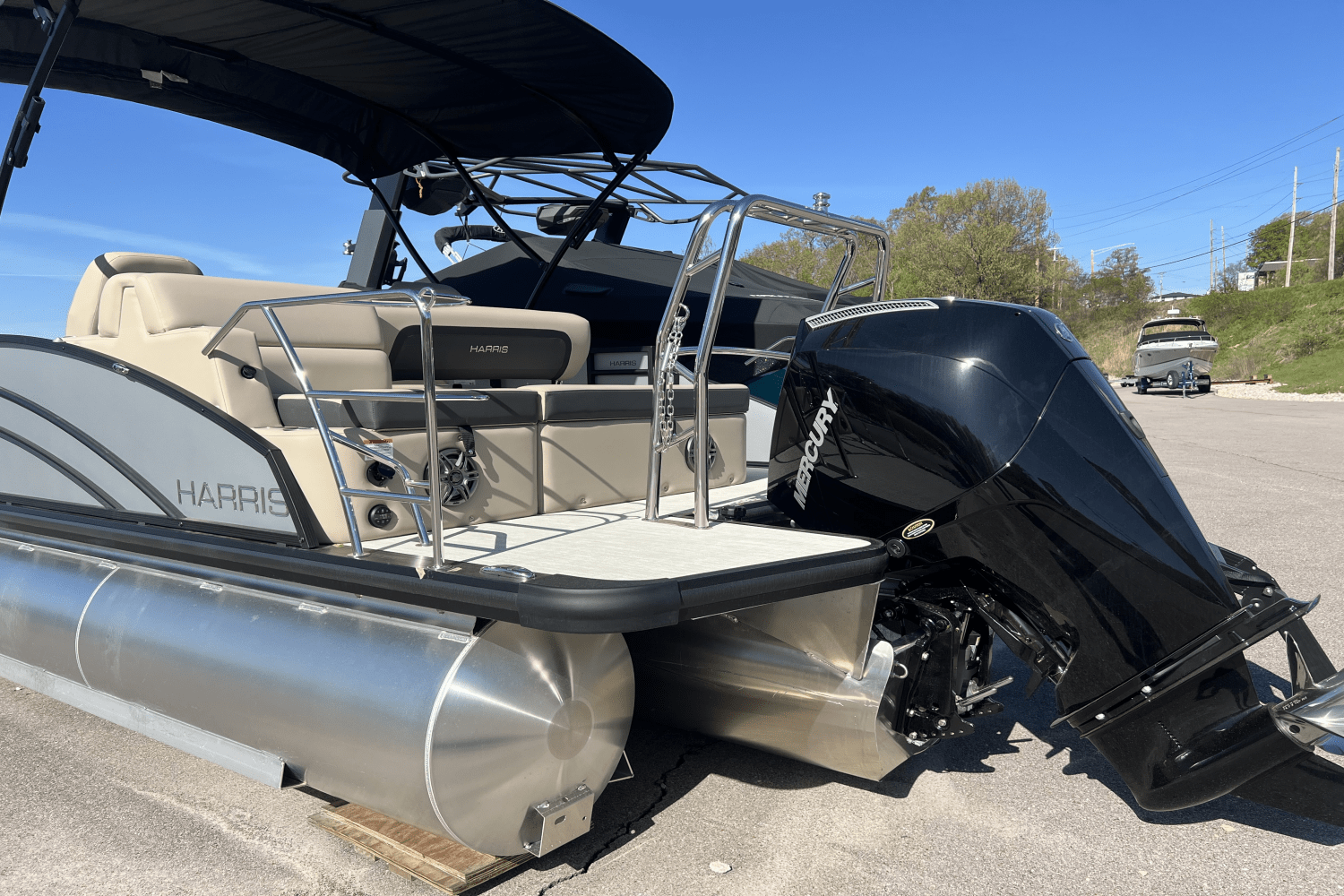 Slide: The Image of Harris 250 Cruiser 2025 - 5