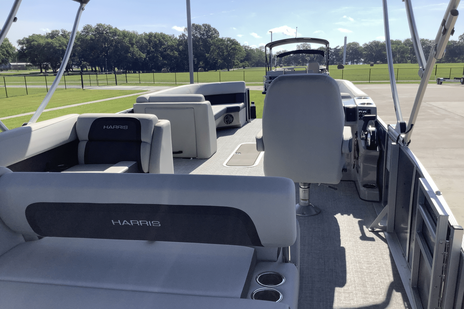 Slide: The Image of Harris 250 Cruiser 2025 - 9