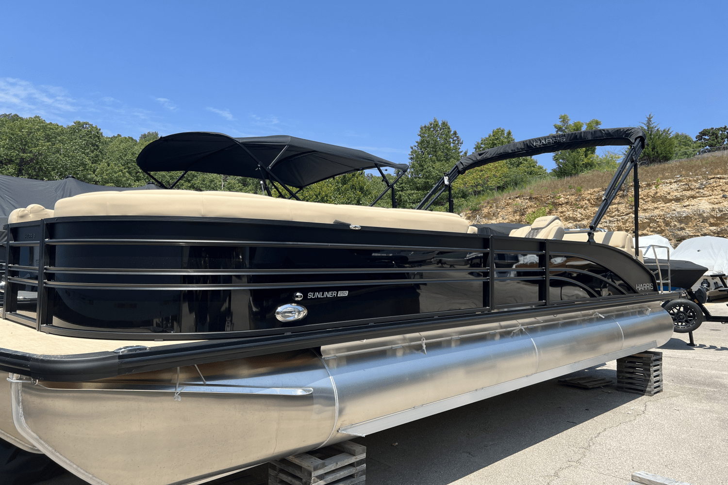 Slide: The Image of Harris 250 Sunliner 2025 - 0
