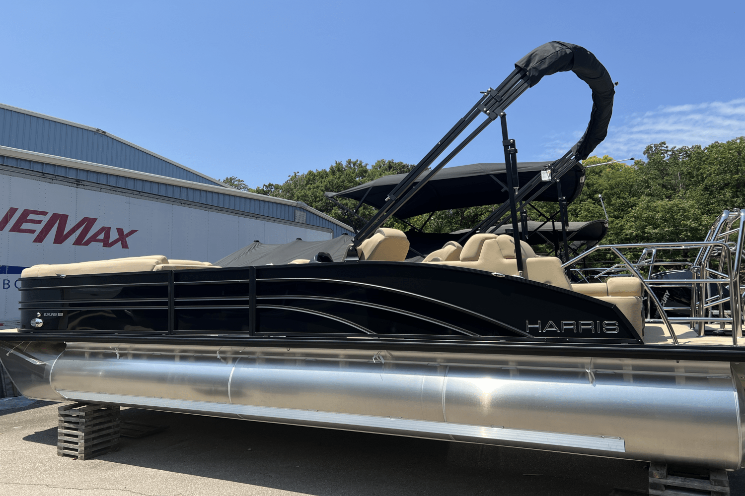 Slide: The Image of Harris 250 Sunliner 2025 - 3