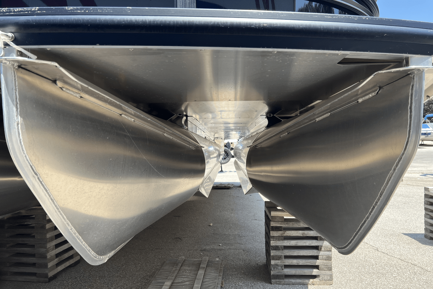 Slide: The Image of Harris 250 Sunliner 2025 - 5