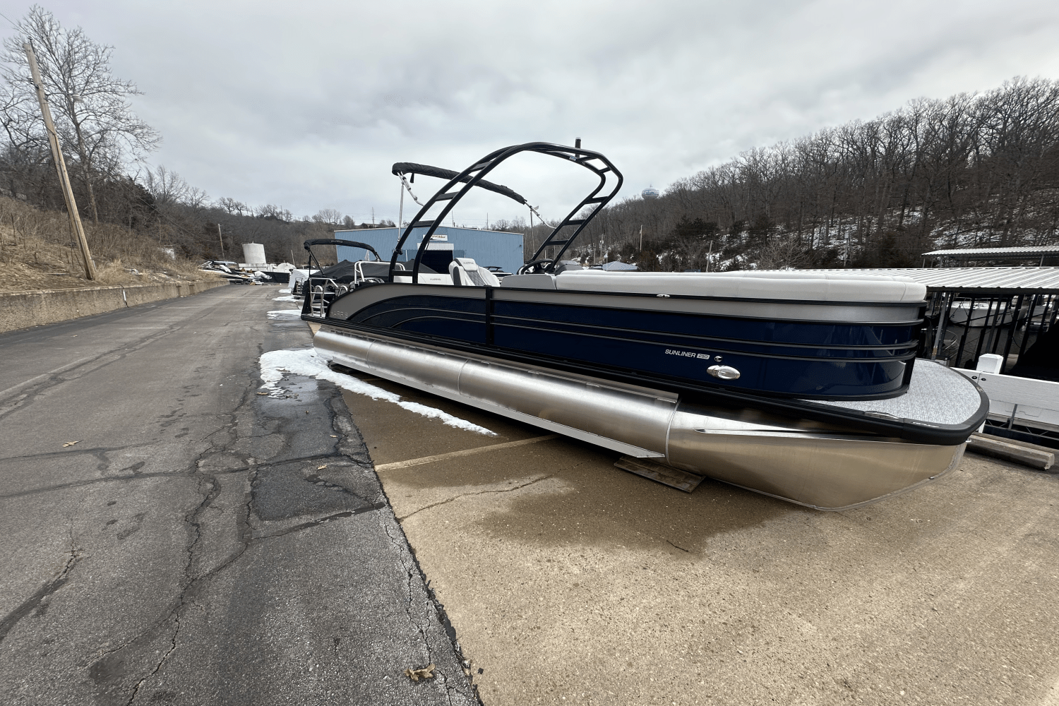 Slide: The Image of Harris 250 Sunliner Sport 2025 - 2