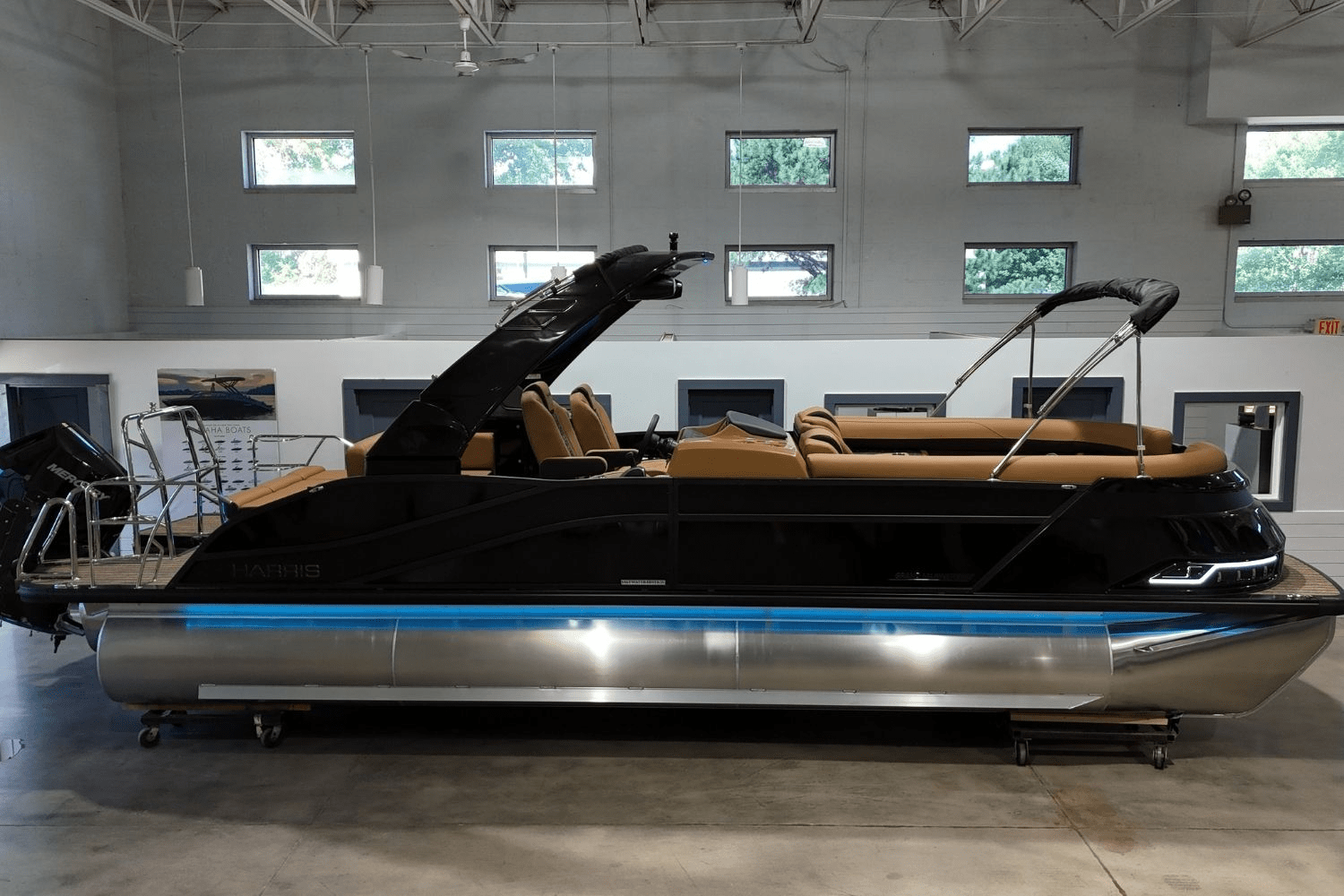 Slide: The Image of Harris Grand Mariner 250 2025 - 0