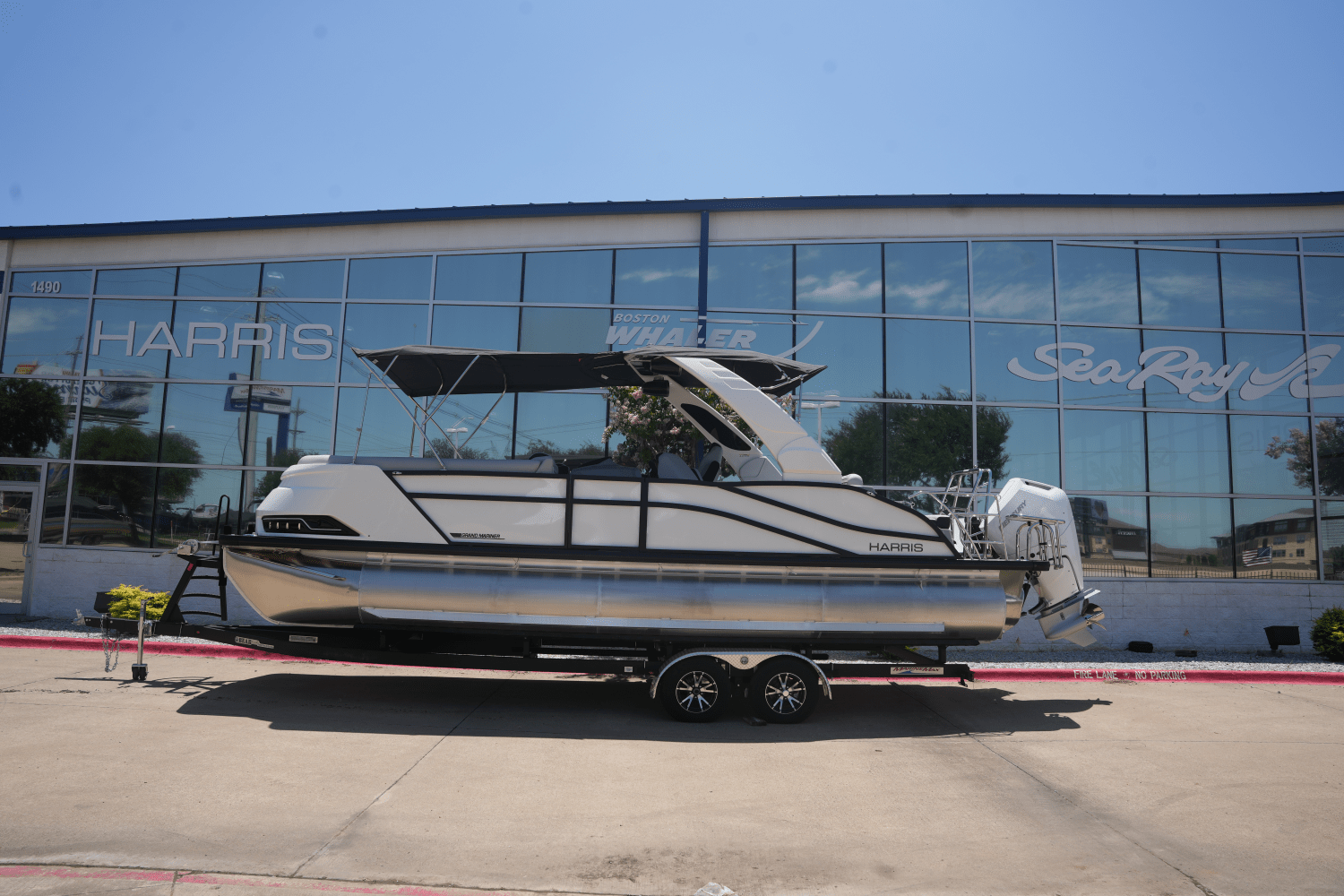 Slide: The Image of Harris Grand Mariner 250 2025 - 0
