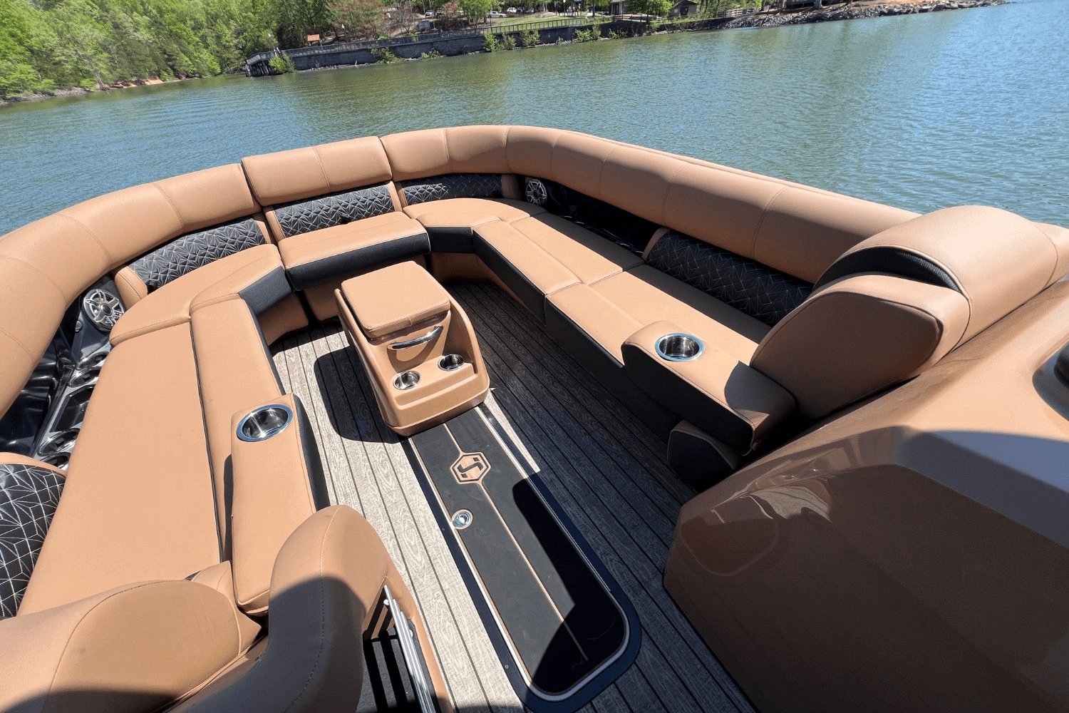 Slide: The Image of Harris Grand Mariner 250 2025 - 10