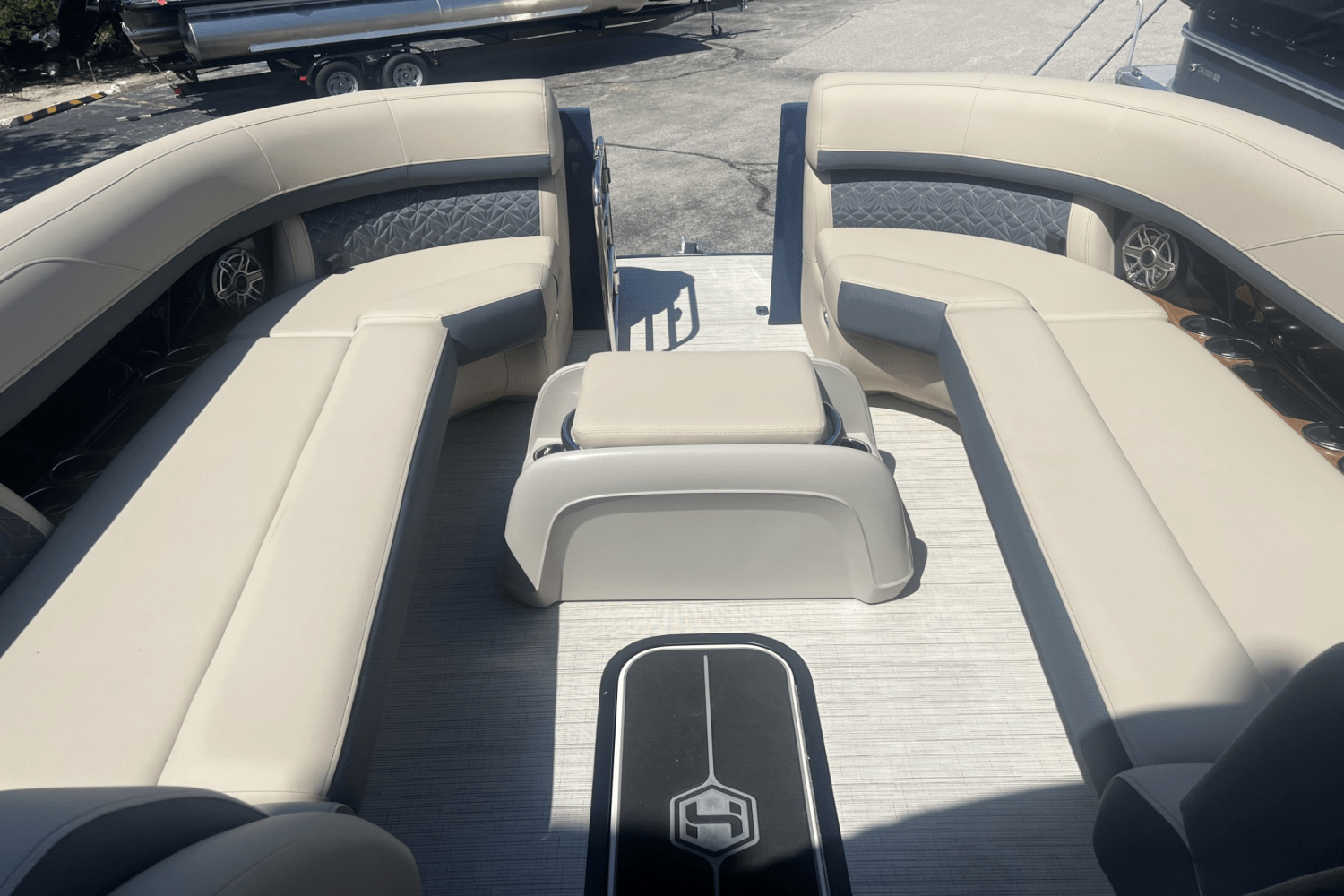 Slide: The Image of Harris Grand Mariner 250 2025 - 10