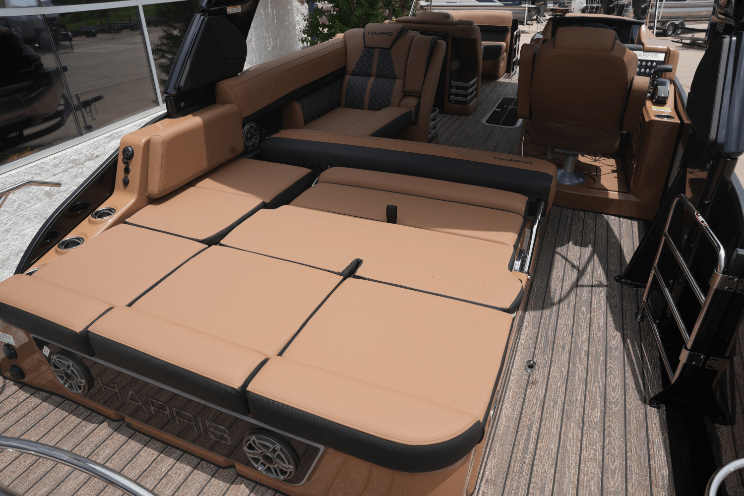 Slide: The Image of Harris Grand Mariner 250 2025 - 10