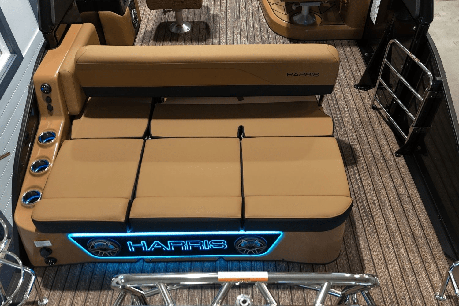 Slide: The Image of Harris Grand Mariner 250 2025 - 10