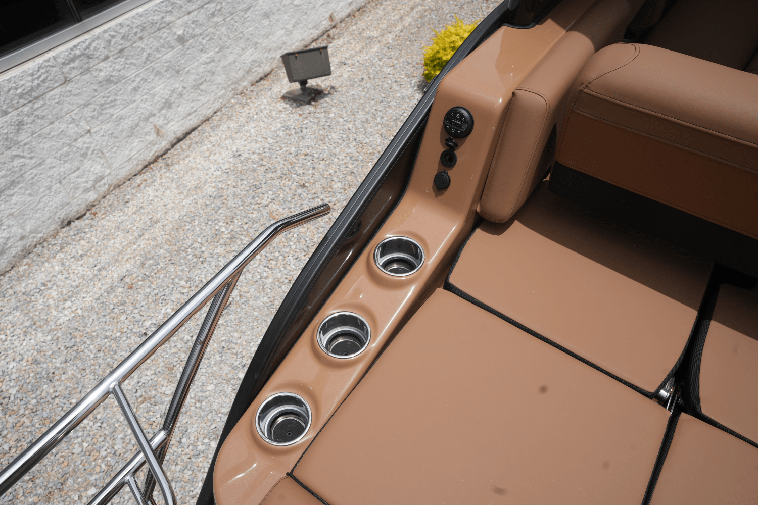 Slide: The Image of Harris Grand Mariner 250 2025 - 11