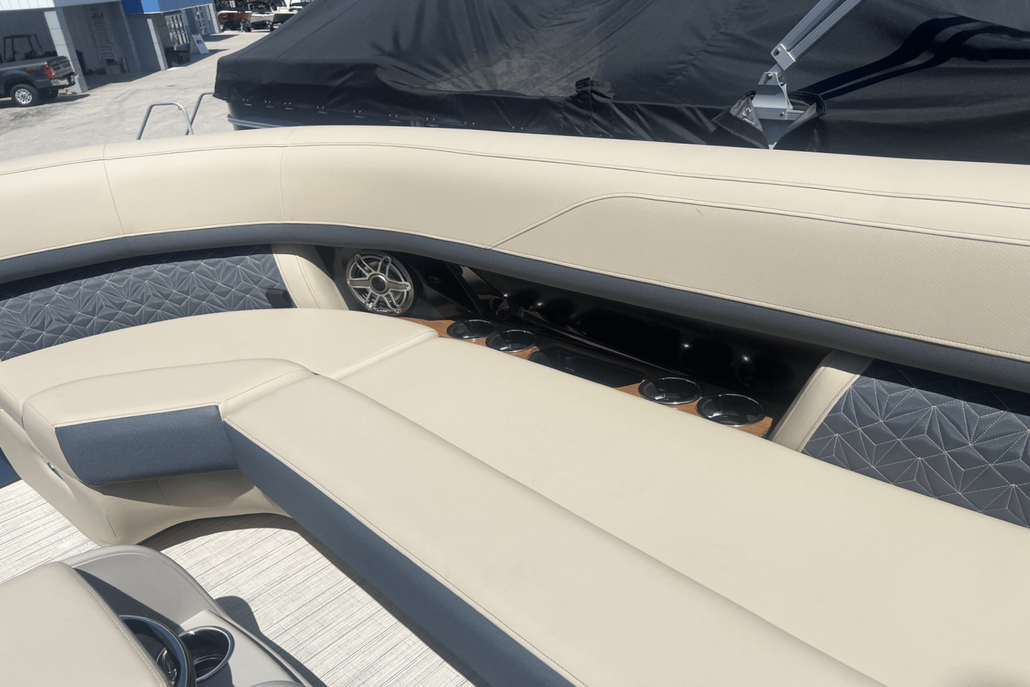 Slide: The Image of Harris Grand Mariner 250 2025 - 11