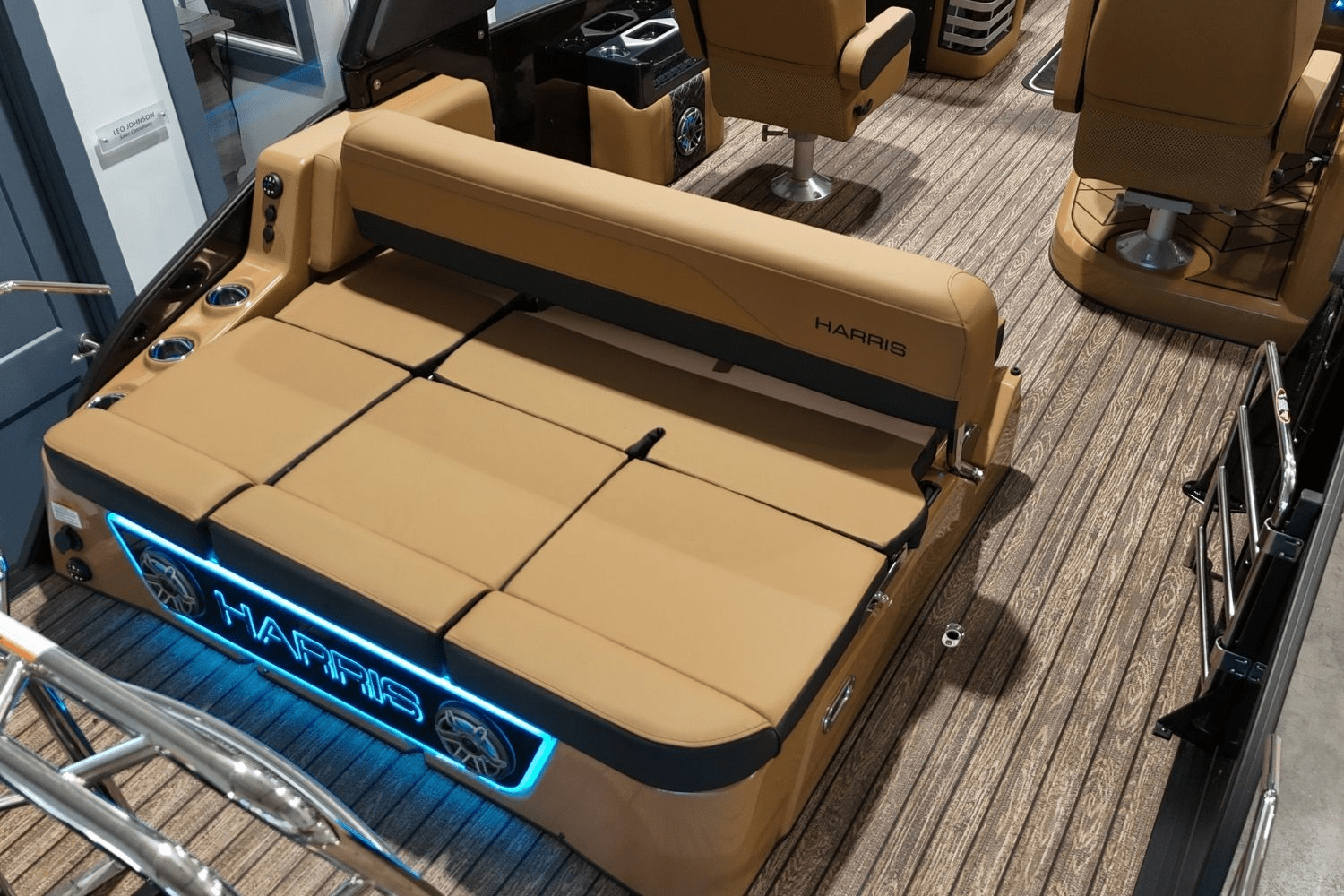 Slide: The Image of Harris Grand Mariner 250 2025 - 11