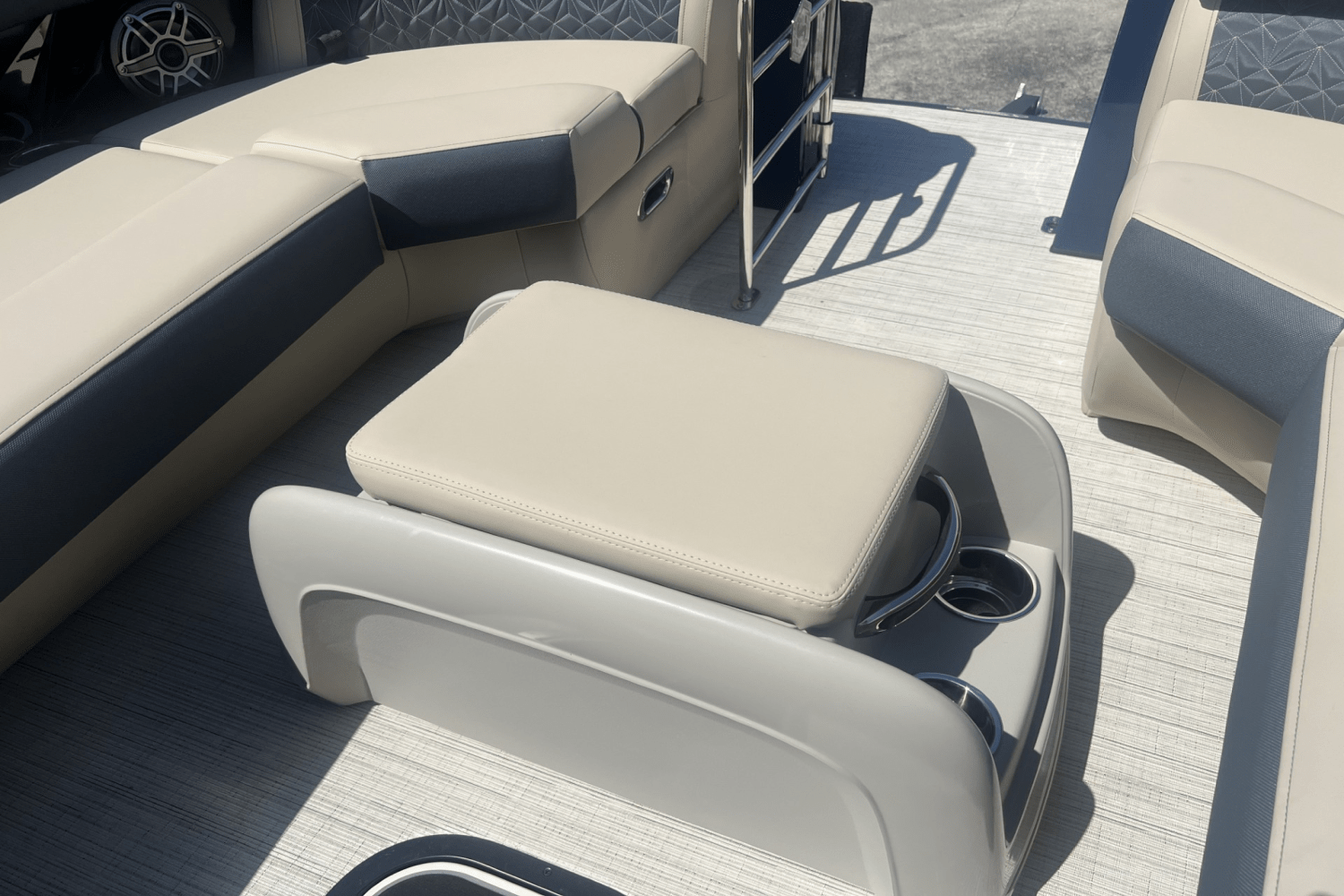 Slide: The Image of Harris Grand Mariner 250 2025 - 12