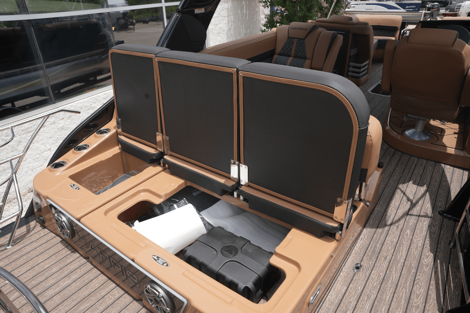 Slide: The Image of Harris Grand Mariner 250 2025 - 12