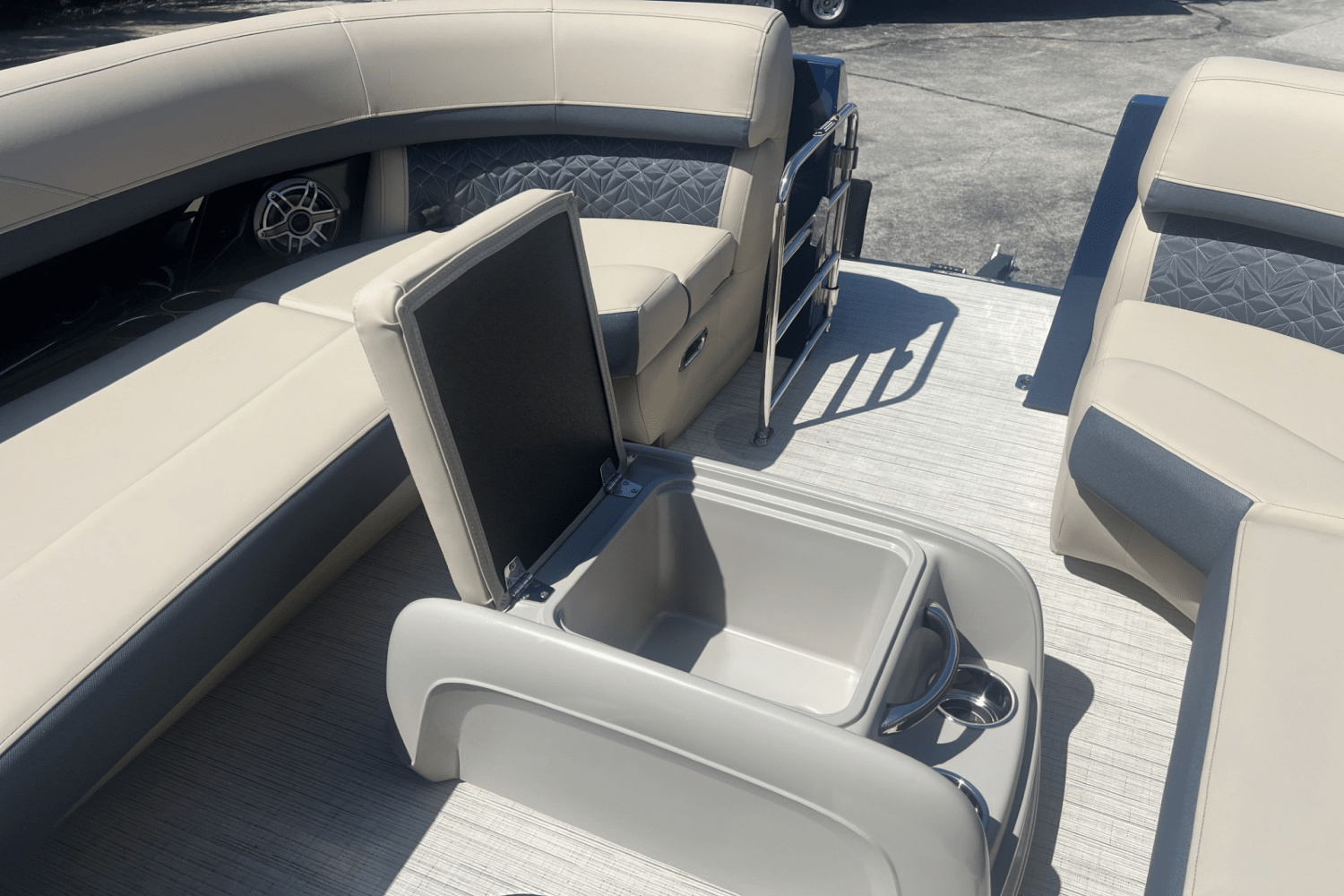 Slide: The Image of Harris Grand Mariner 250 2025 - 13