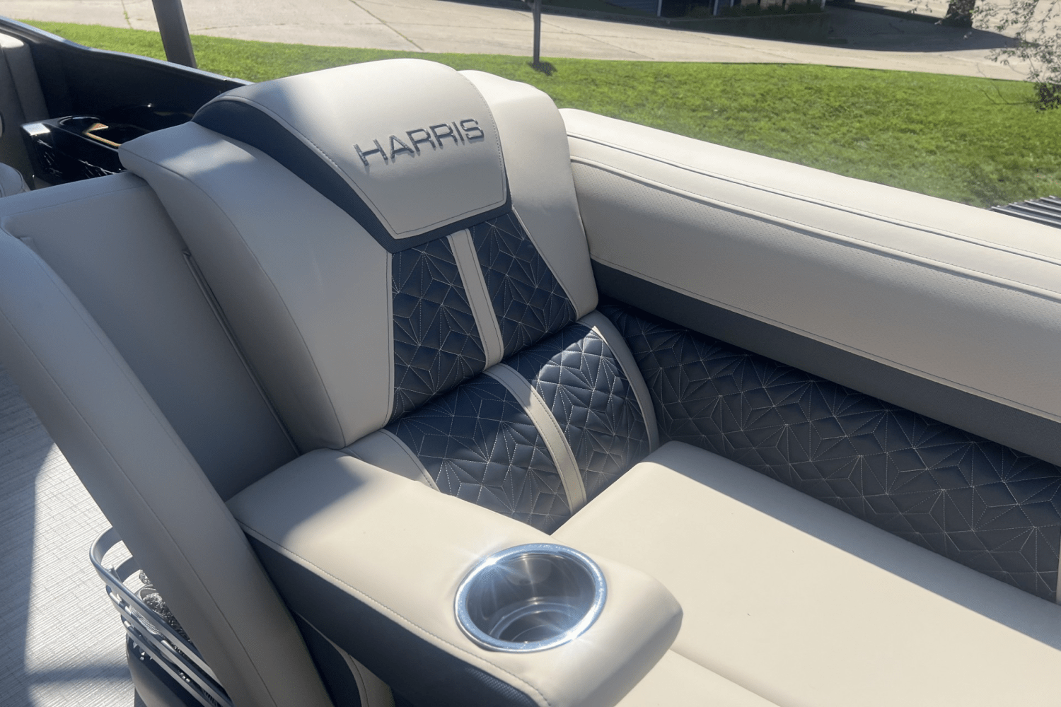 Slide: The Image of Harris Grand Mariner 250 2025 - 14