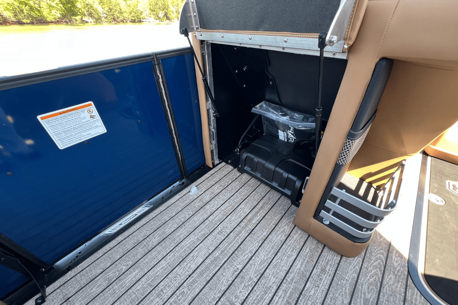 Slide: The Image of Harris Grand Mariner 250 2025 - 15