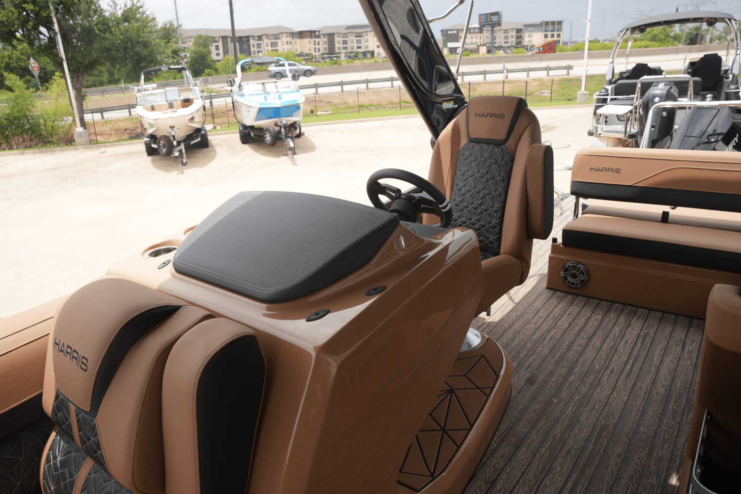 Slide: The Image of Harris Grand Mariner 250 2025 - 15