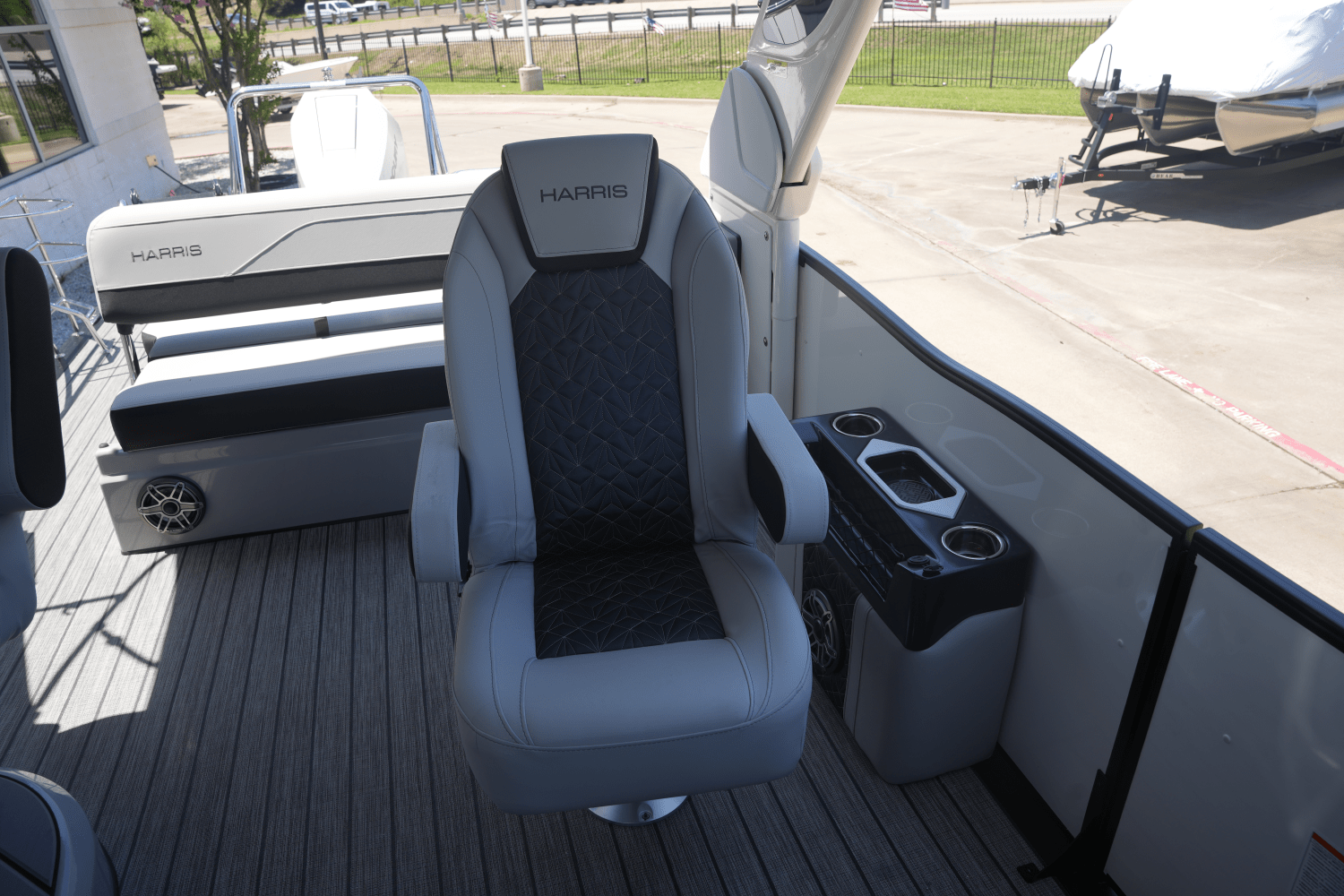 Slide: The Image of Harris Grand Mariner 250 2025 - 15
