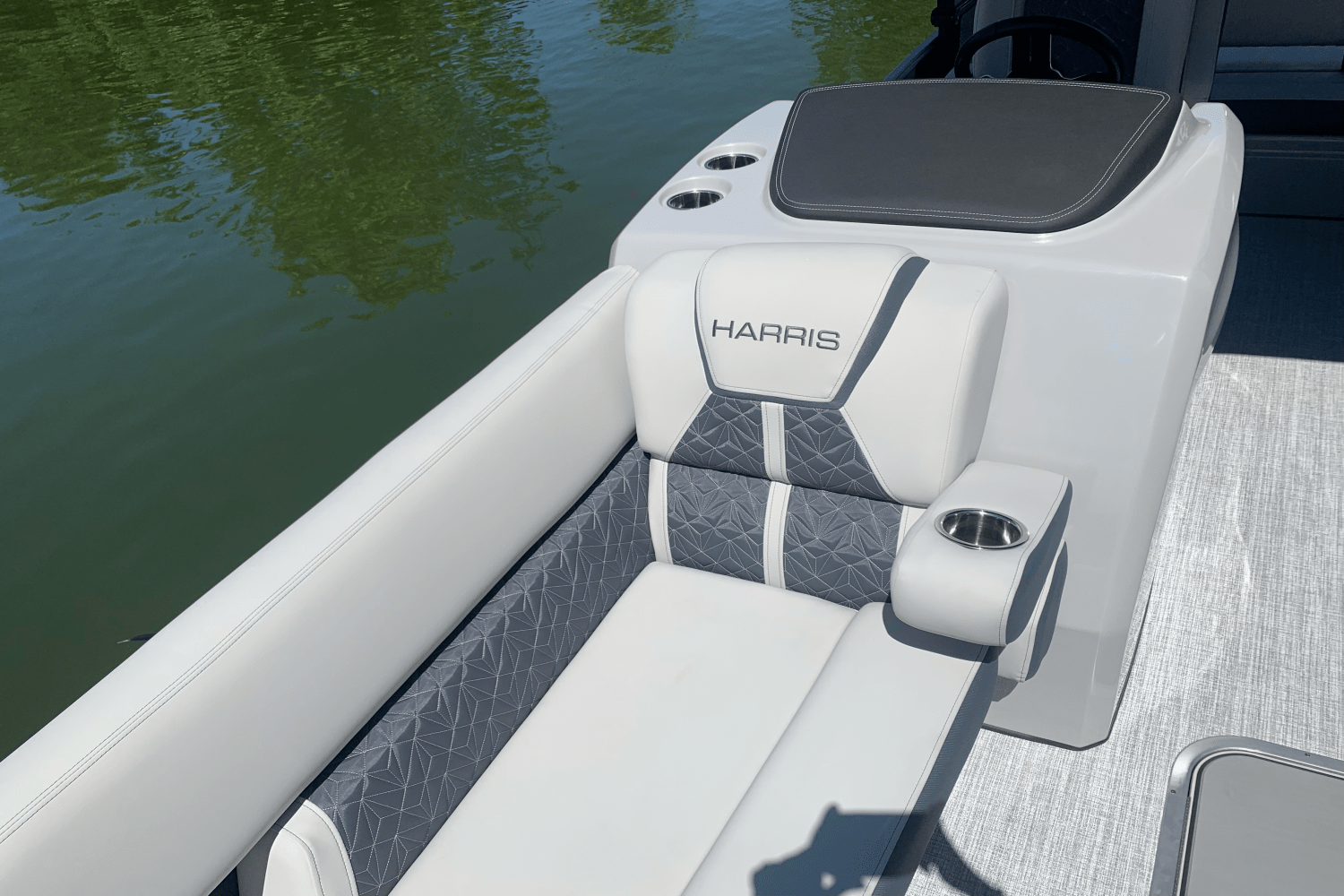 Slide: The Image of Harris Grand Mariner 250 2025 - 16