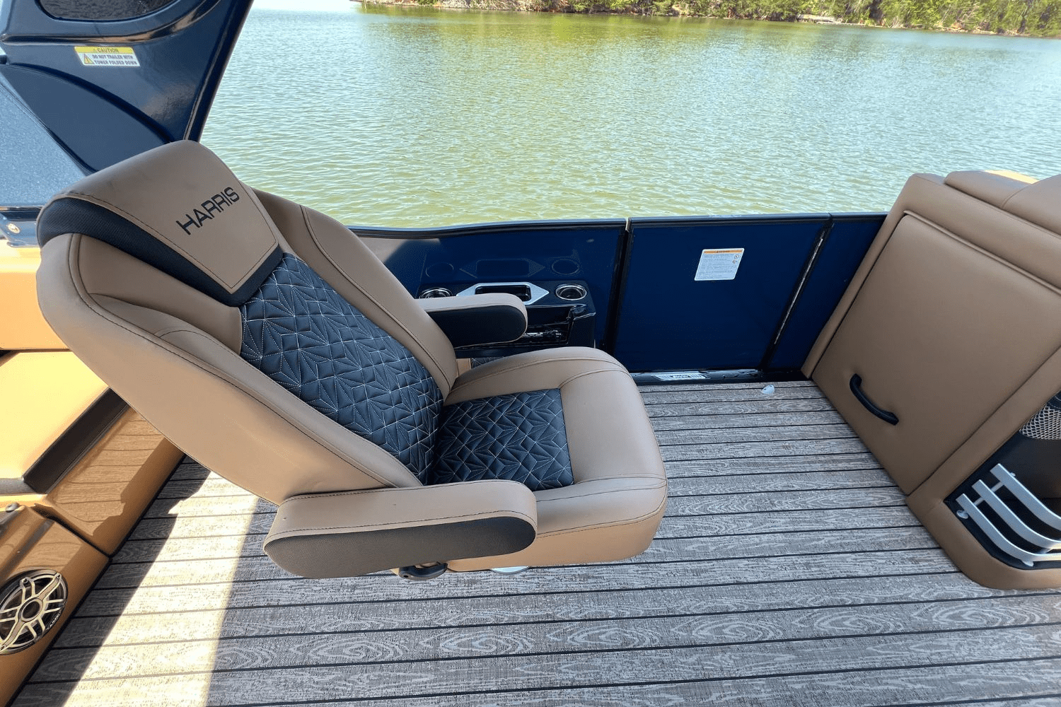 Slide: The Image of Harris Grand Mariner 250 2025 - 16